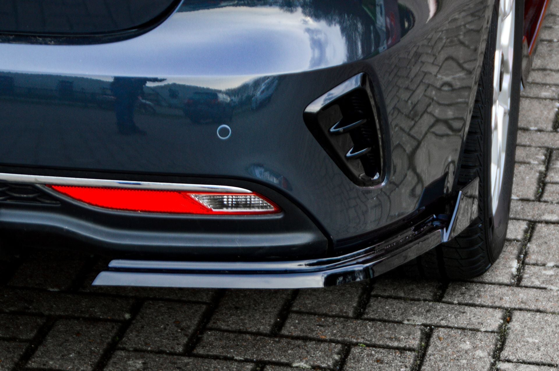 Heckdiffusor Seitenteile mit Wing für Kia Ceed CD SWab Bj. 2021- Schwarz Glanz