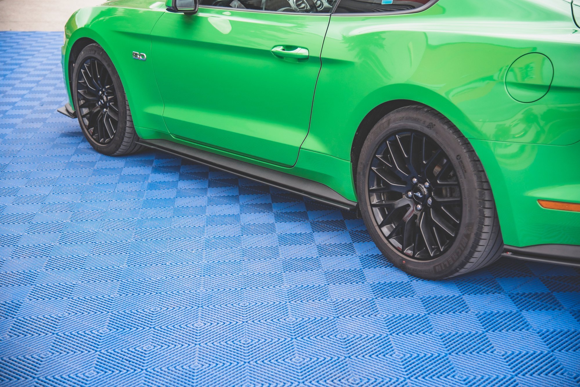 Street Pro Seitenschweller Leisten V.1 passend für Ford Mustang GT Mk6 FL rot