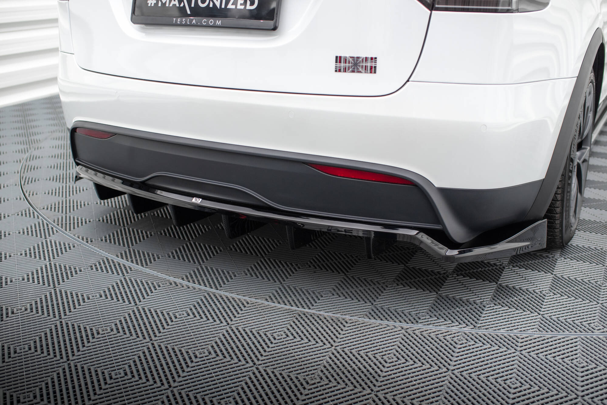 Diffusor Heckansatz passend für Tesla Model X Mk1 FL schwarz Hochglanz