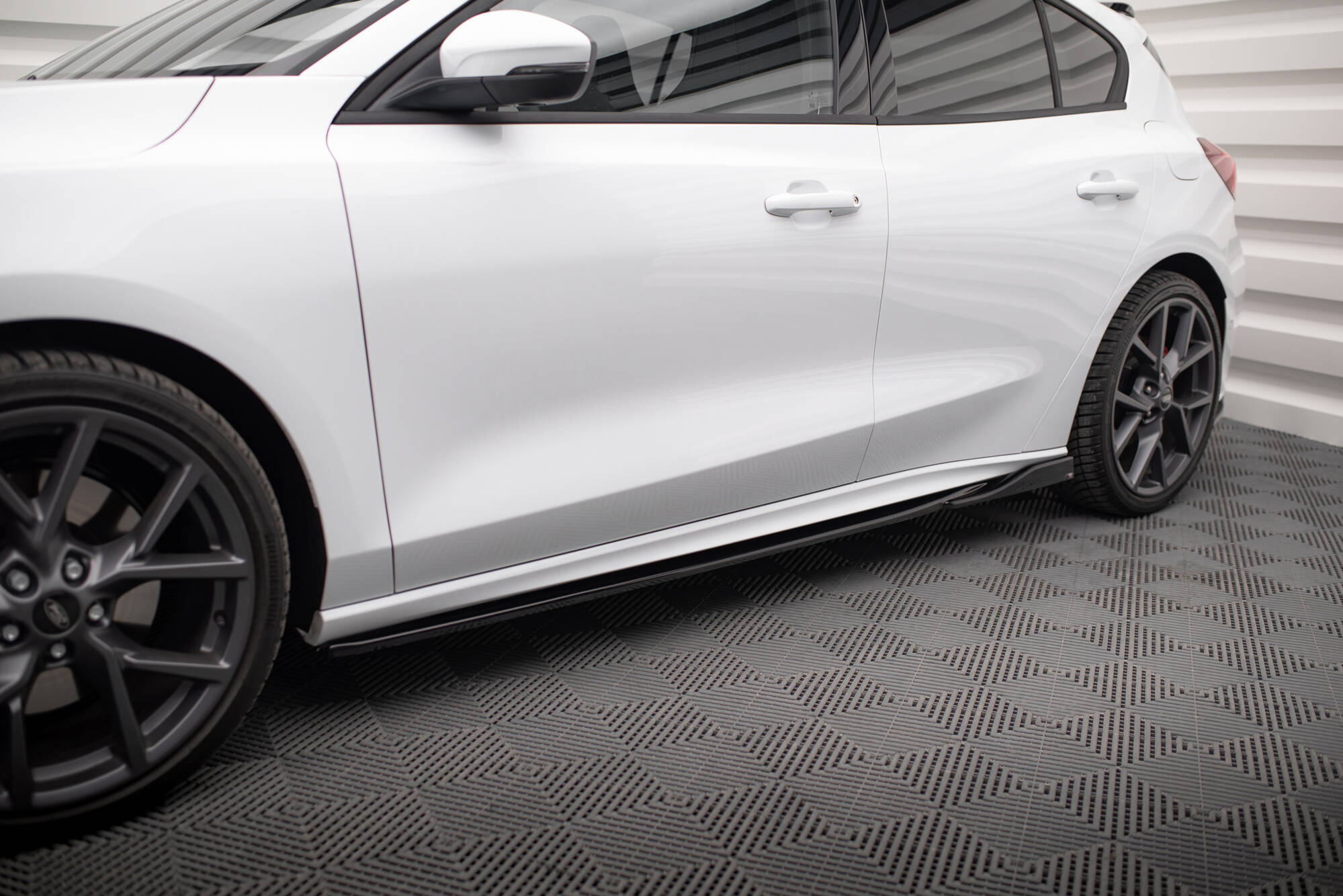 Seitenschweller Ansatz für V.4 Ford Focus ST / ST-Line Mk4 Facelift schwarz Hochglanz