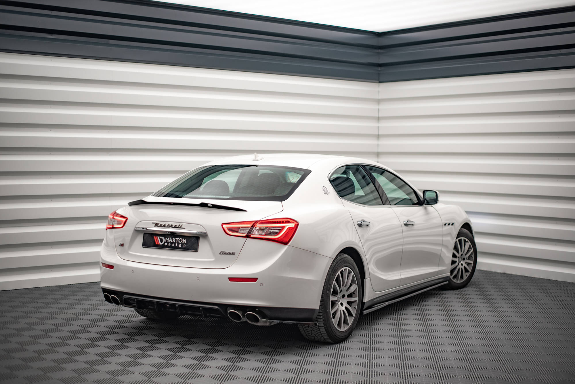 Seitenschweller Ansatz Paar passend für Maserati Ghibli Mk3 schwarz Hochglanz