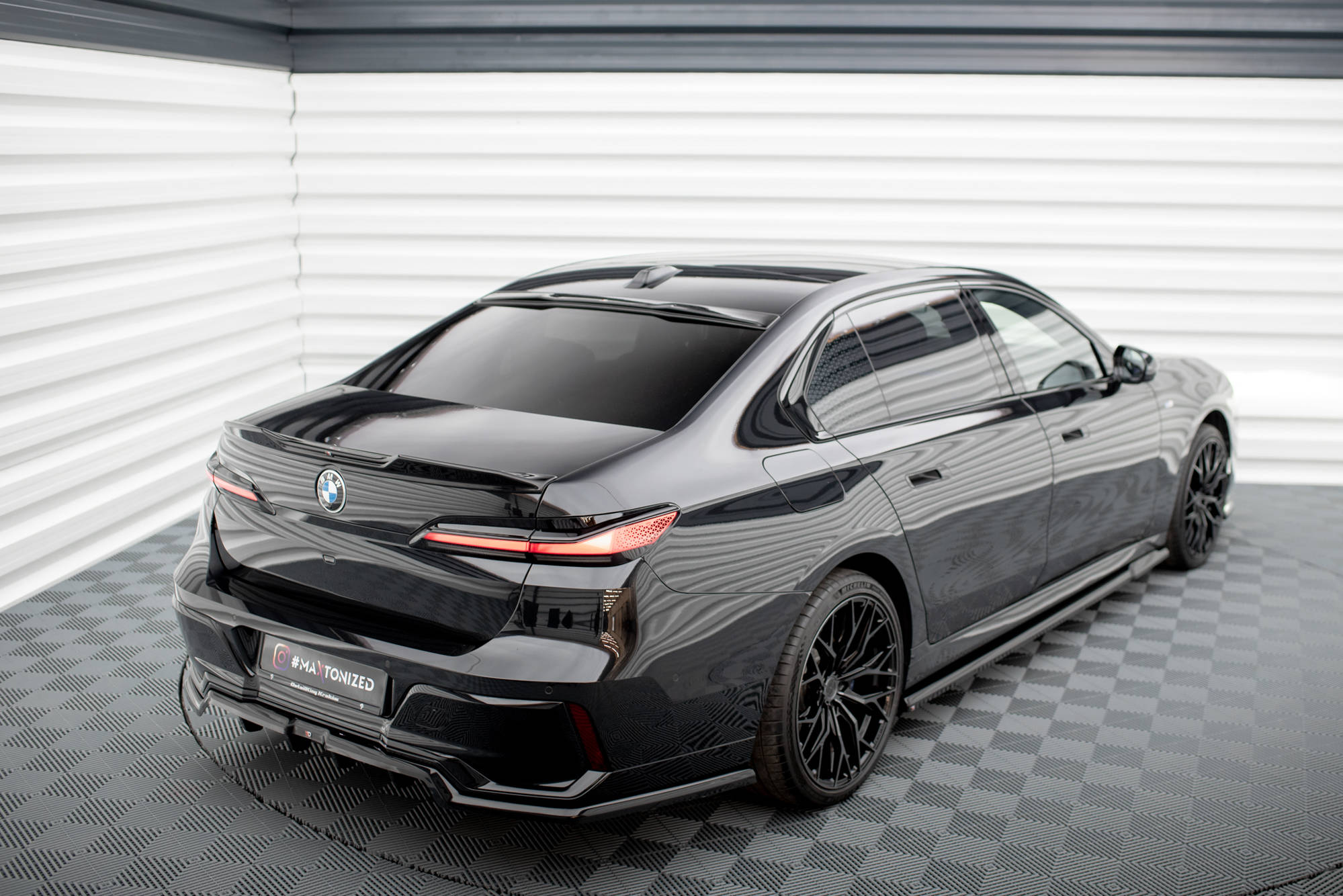 Heckscheiben Spoiler passend für BMW 7 G70 schwarz Hochglanz