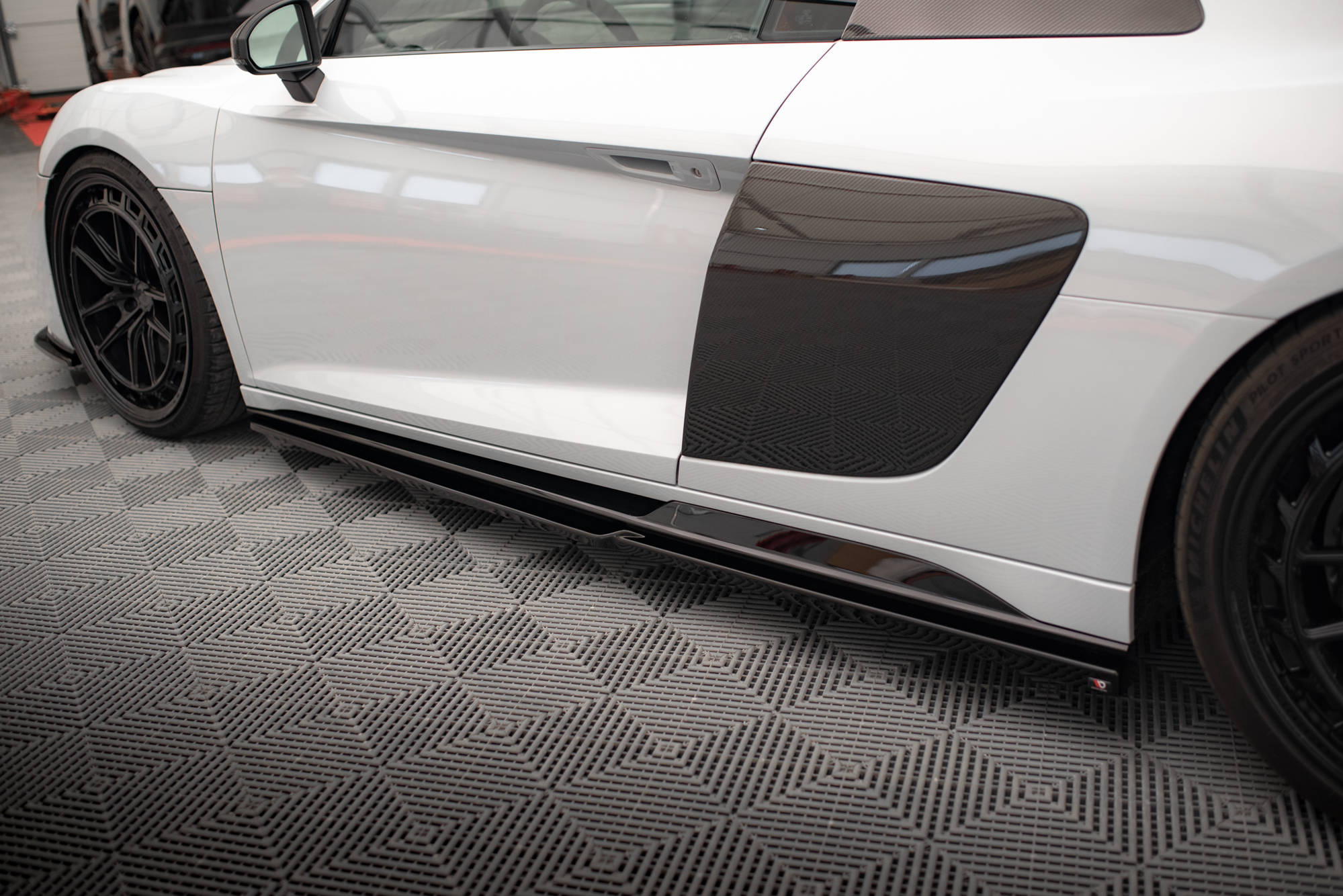 Street+ Seitenschweller Leisten V.2 passend für Audi R8 Mk2 FL schwarz Hochglanz