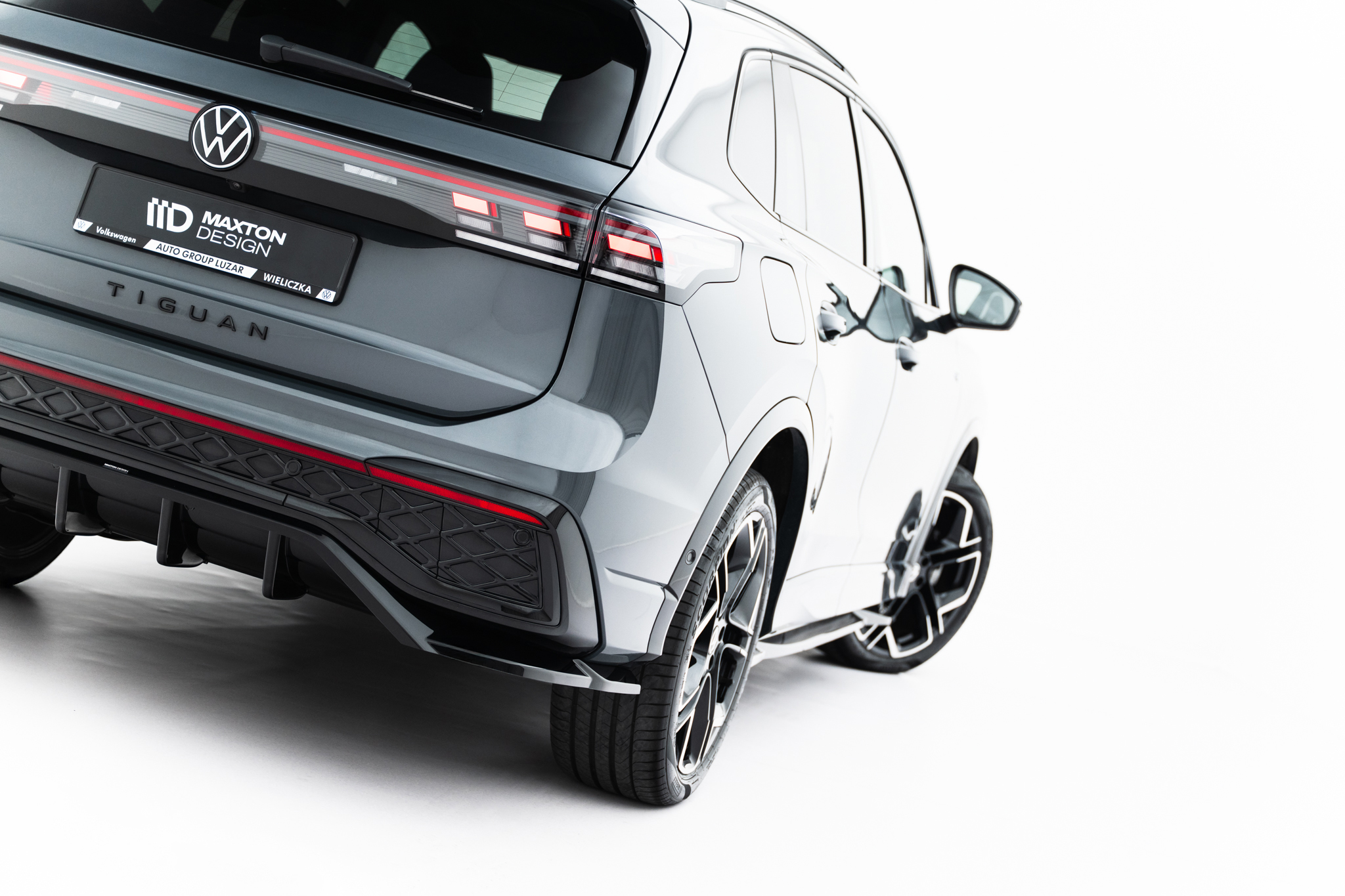 Street+ Mittlerer Diffusor RACE Heck Ansatz passend für VW Tiguan R-Line Mk3 schwarz Hochglanz