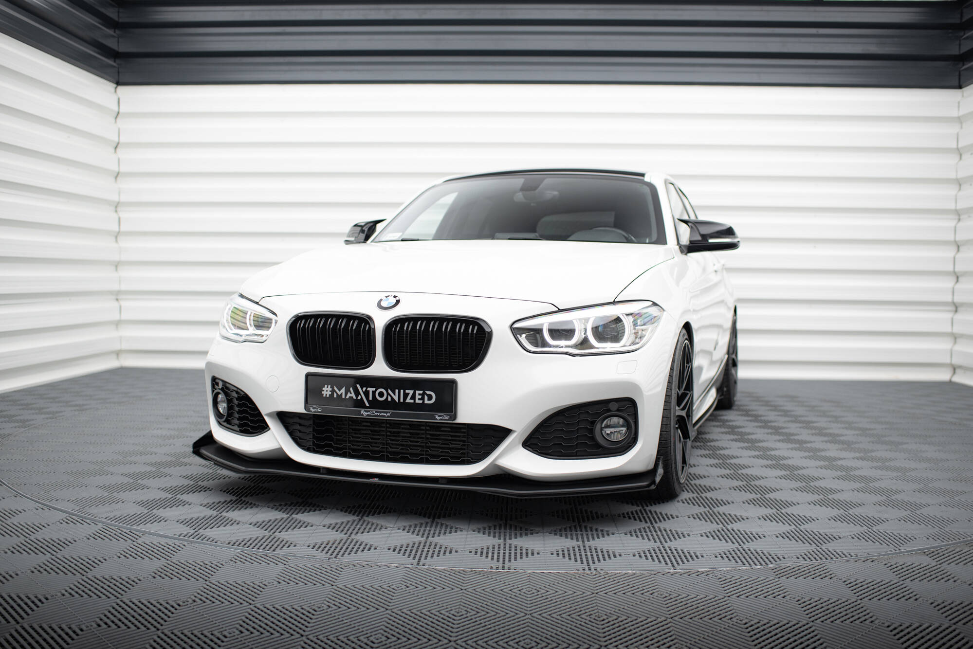 Street Pro Spoilerlippe Front Ansatz V.3 + Flaps passend für BMW 1er F20 M-Paket FL / M140i schwarz Hochglanz