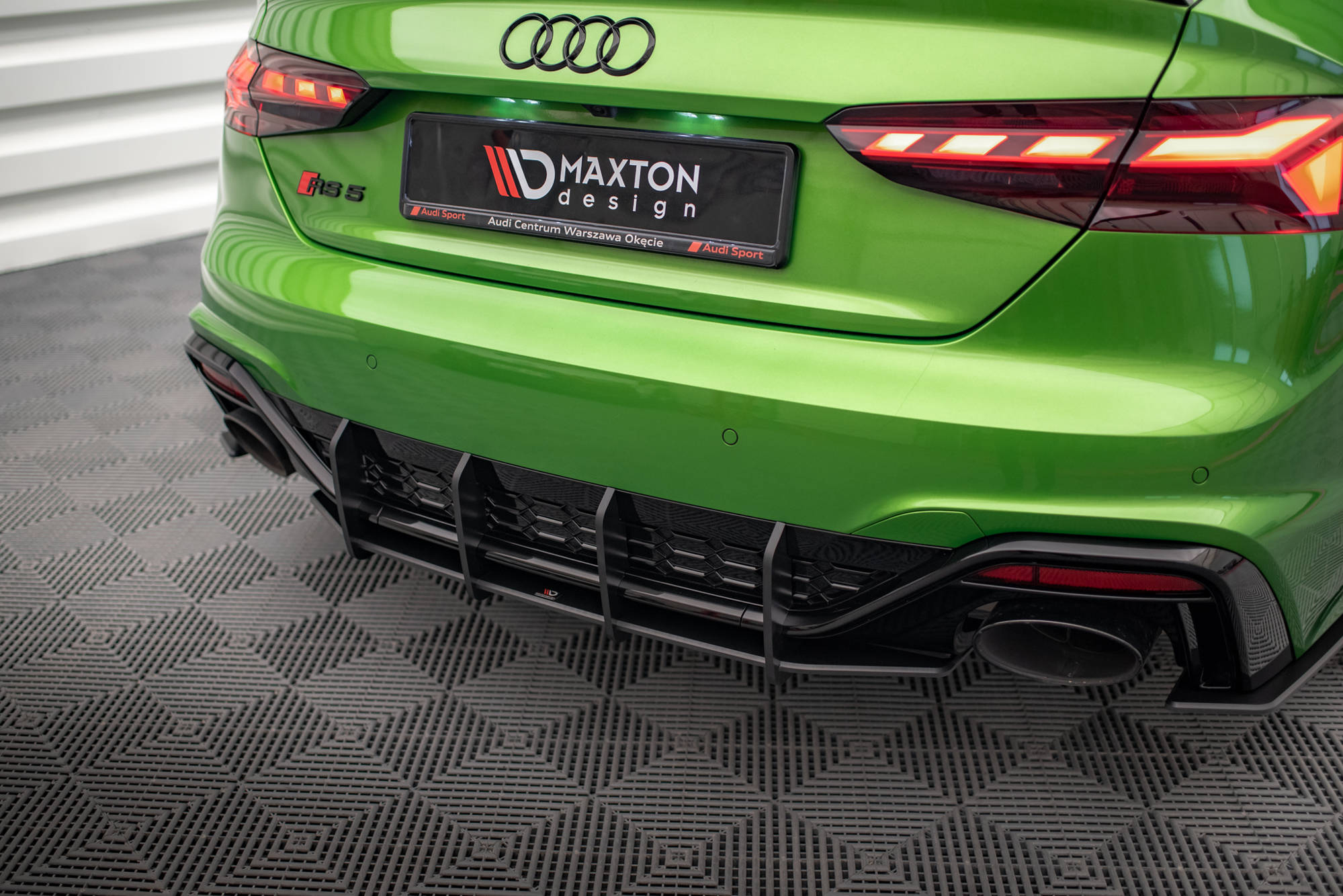 Street Pro Heckschürze Heck Ansatz Diffusor passend für Audi RS5 F5 FL schwarz-rot