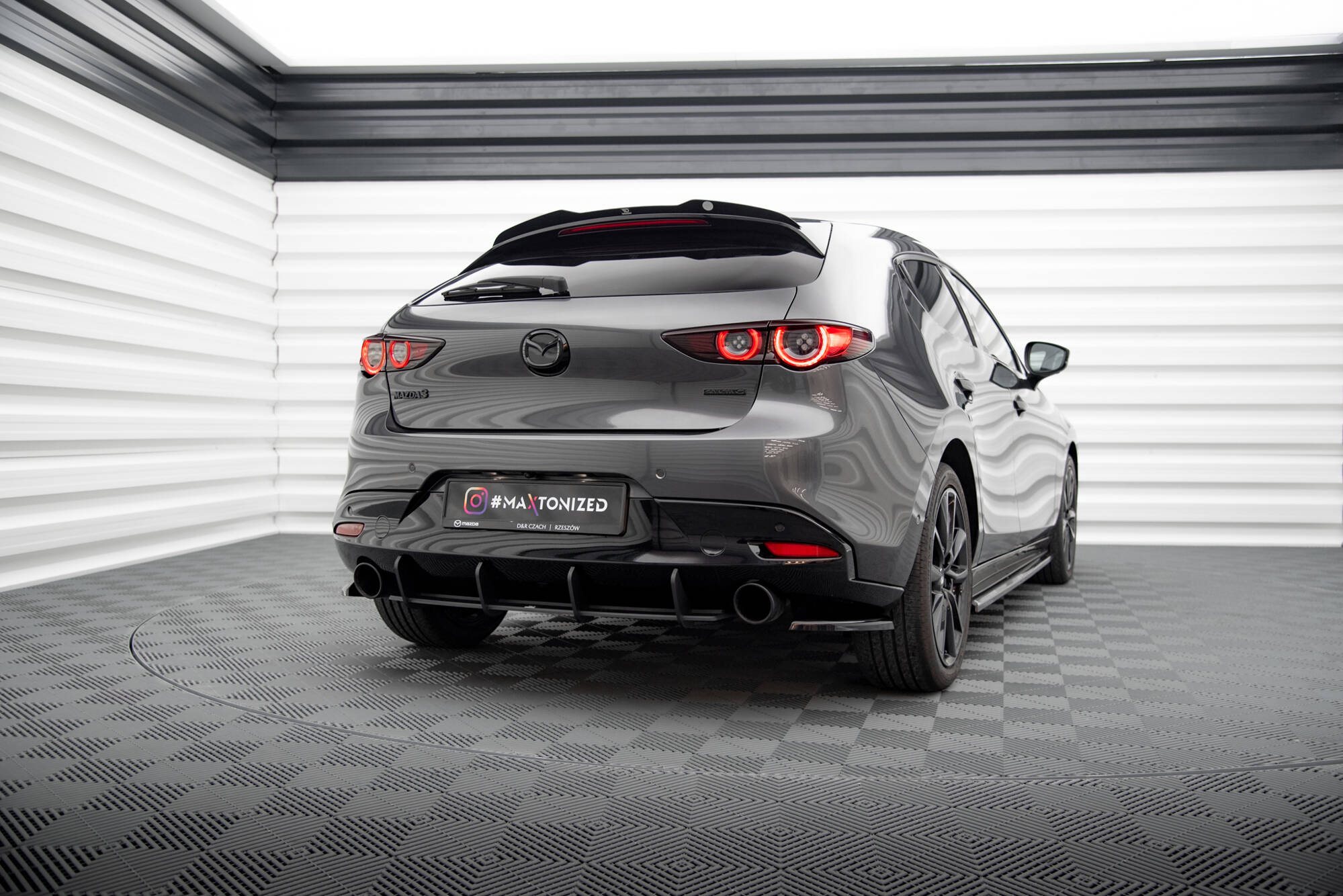 Street Pro Heckschürze Heck Ansatz Diffusor passend für Mazda 3 Mk4 rot