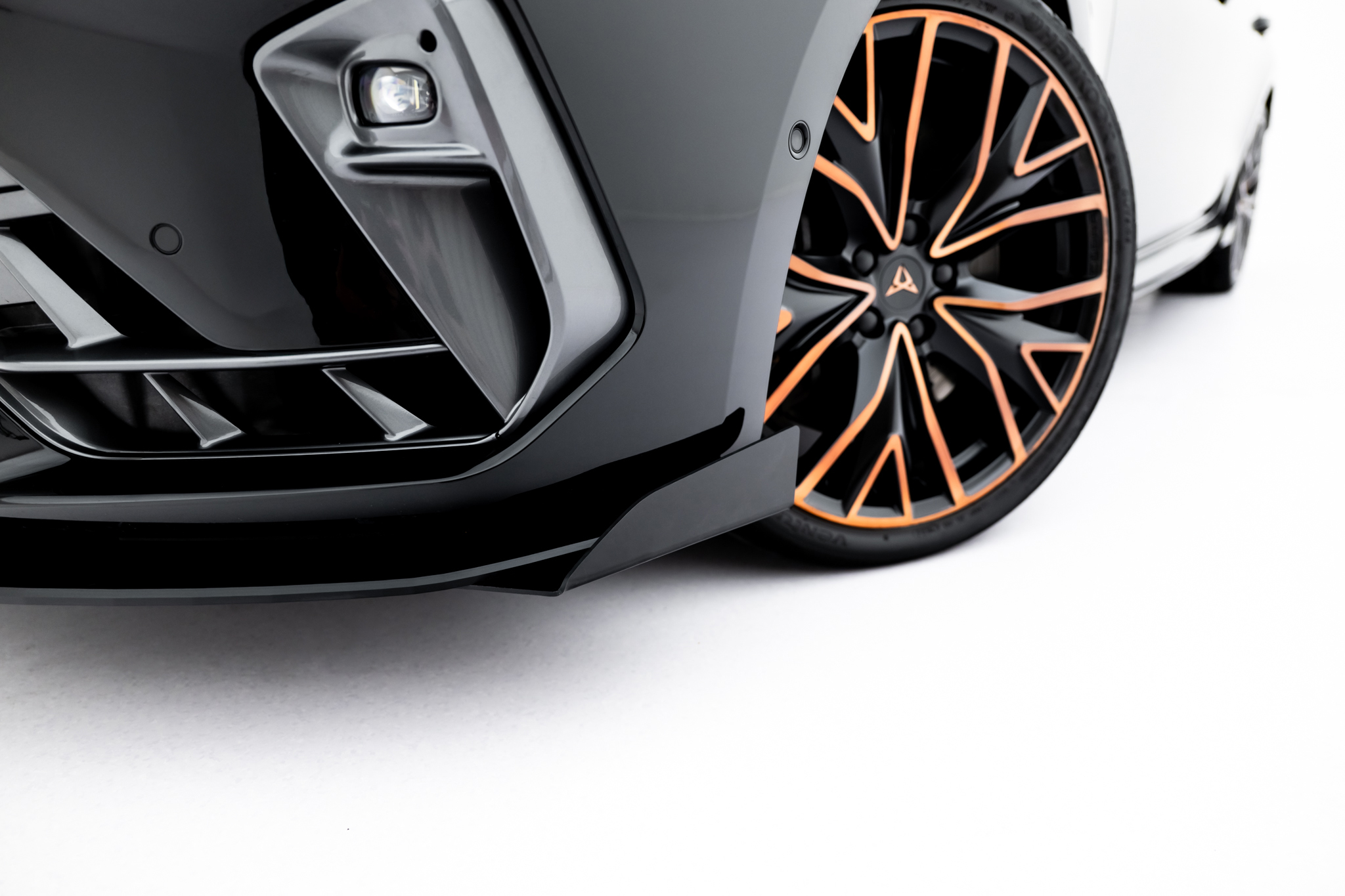 Frontlippe passend für CUPRA Leon ST / Hatchback Mk1 FL roter Kern + Hochglanz Flaps
