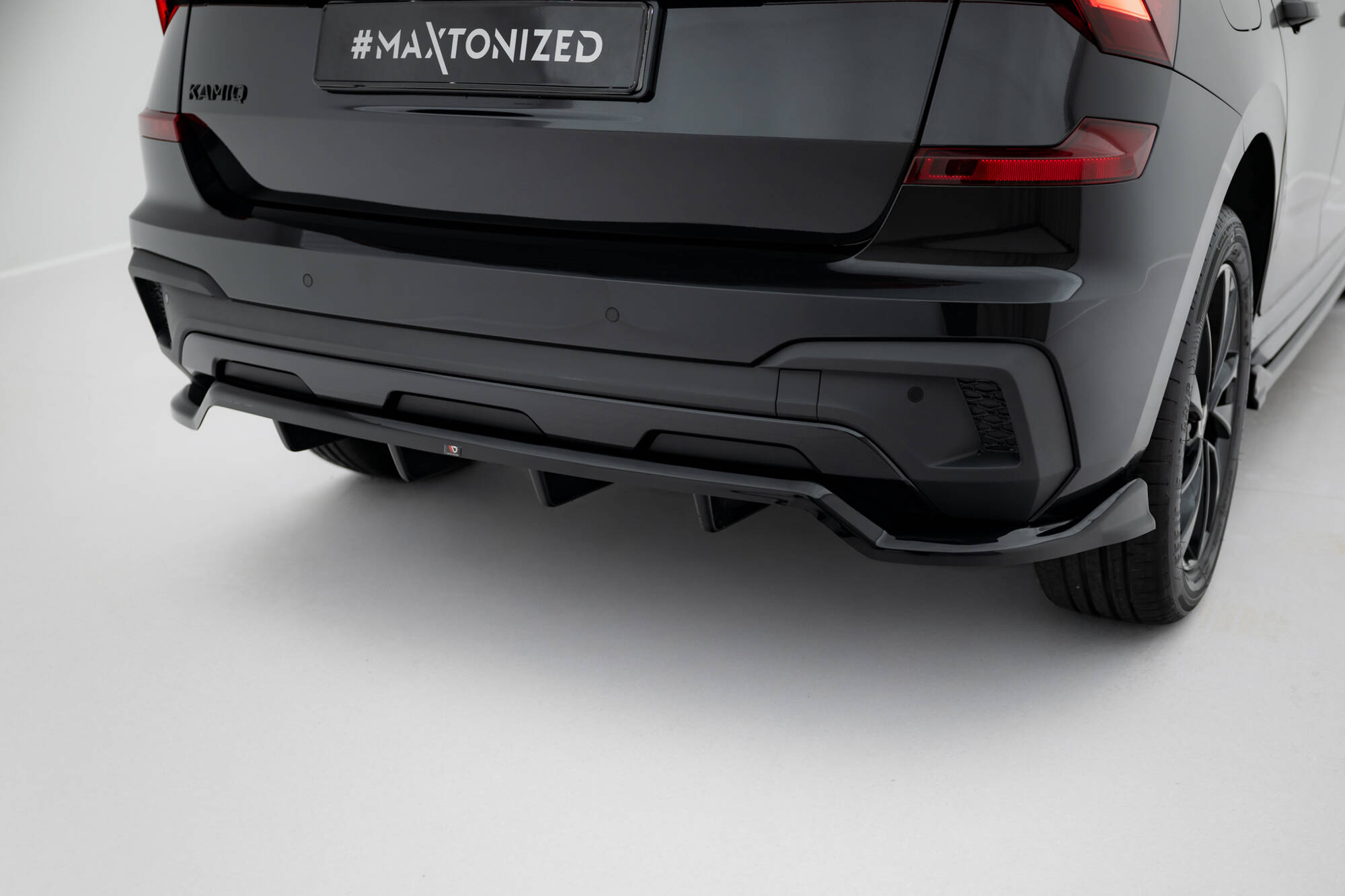 Street+ Mittlerer Diffusor RACE Heck Ansatz passend für Skoda Kamiq Monte Carlo Mk1 FL schwarz Hochglanz