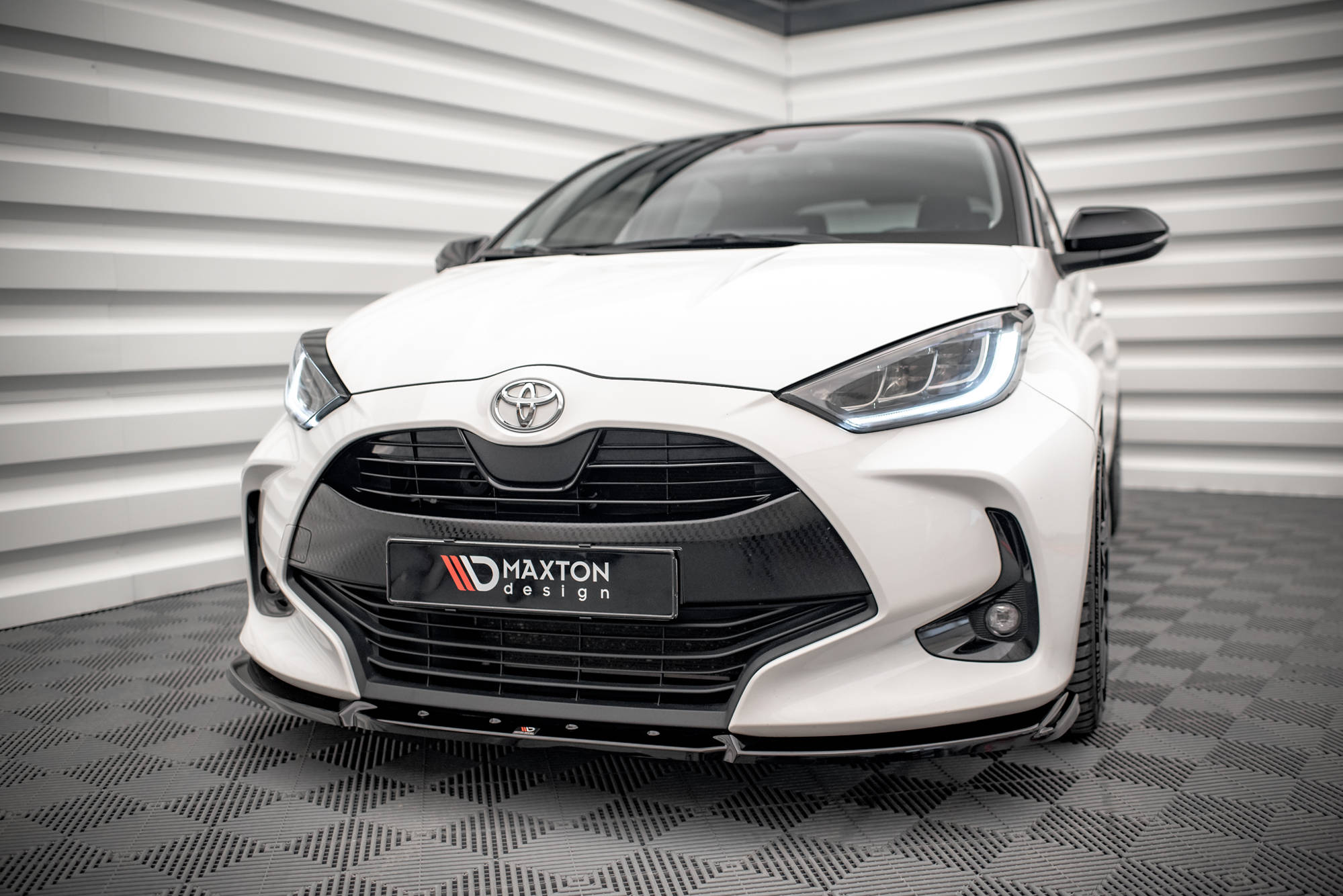Street+ Spoilerlippe Front Ansatz V.2 passend für Toyota Yaris Mk4 schwarz Hochglanz