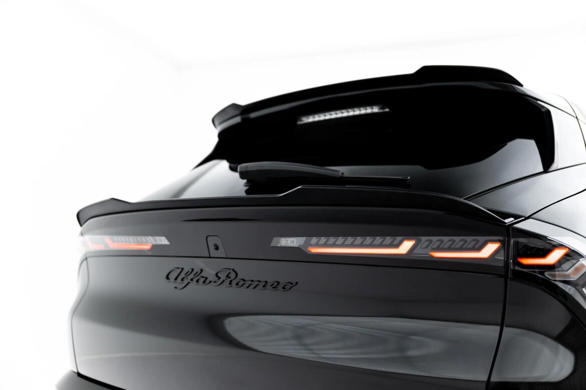 Unterer Heckspoiler Lippe passend für Alfa Romeo Junior Mk1 schwarz Hochglanz