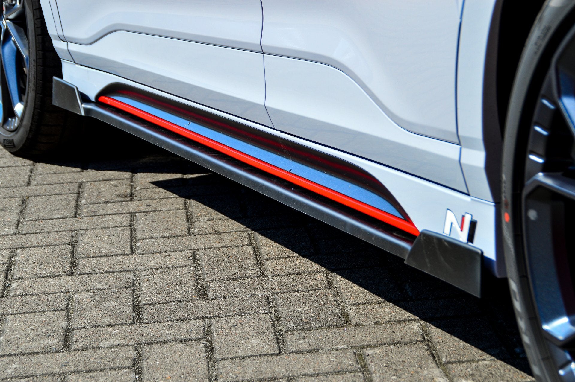CUP Seitenschweller mit Wing vorne und hinten für Hyundai Kona N + N-Line Carbon Optik