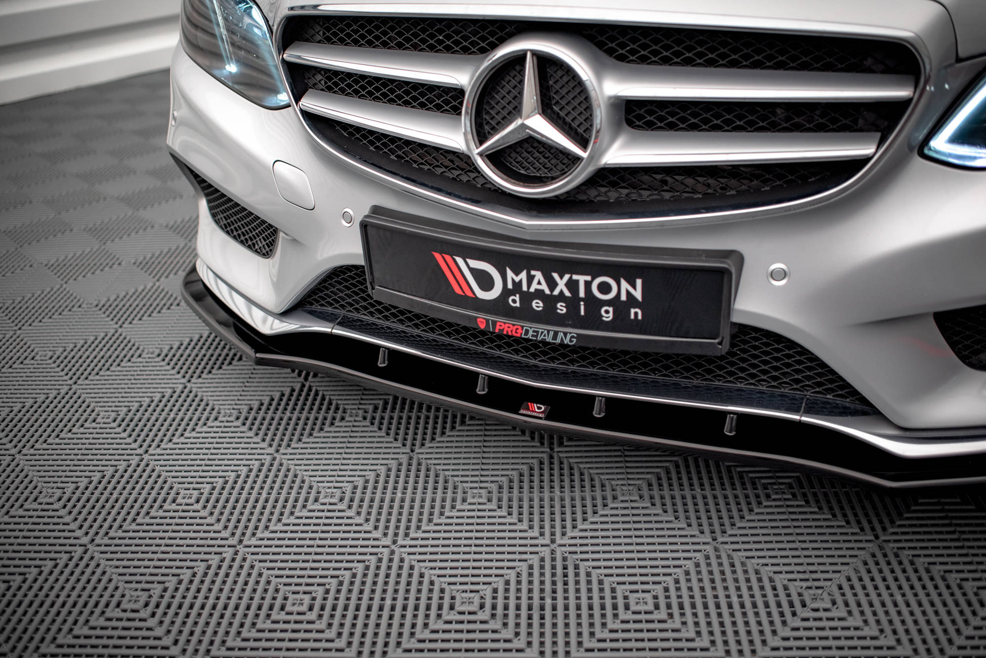 Street+ Spoilerlippe Front Ansatz V.1 passend für Mercedes E AMG-Line Limousine W212 FL schwarz Hochglanz