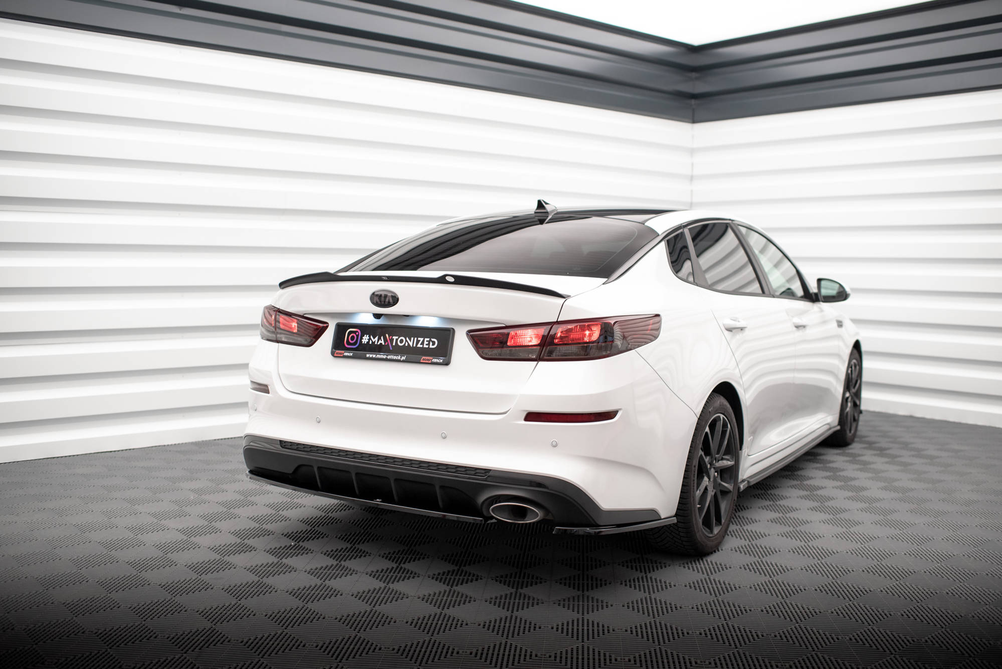 Street+ Heck Ansatz Flaps V.1 passend für Kia Optima Mk4 FL schwarz Hochglanz