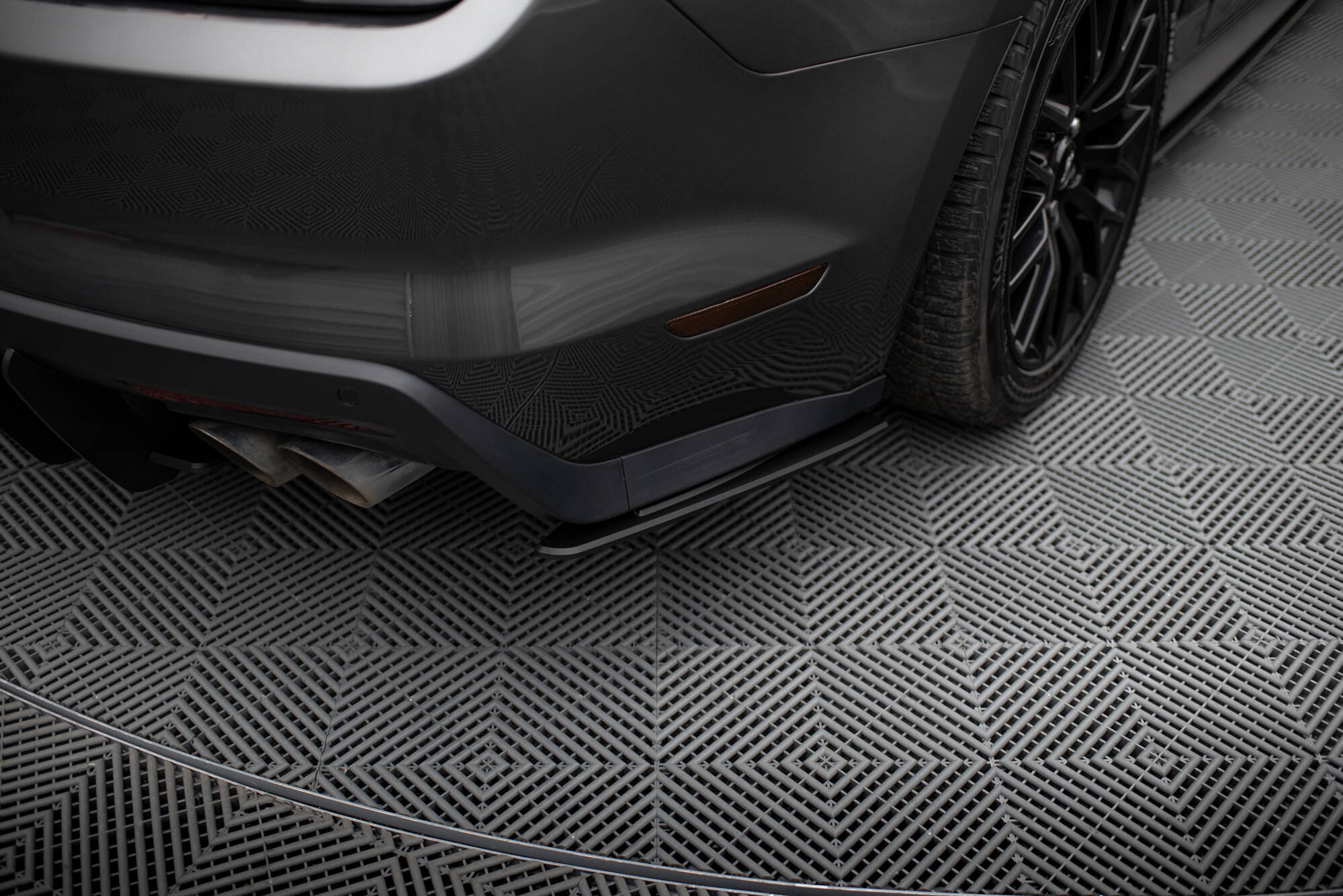 Street Pro Heck Ansatz Flaps passend für Ford Mustang GT Mk6 rot