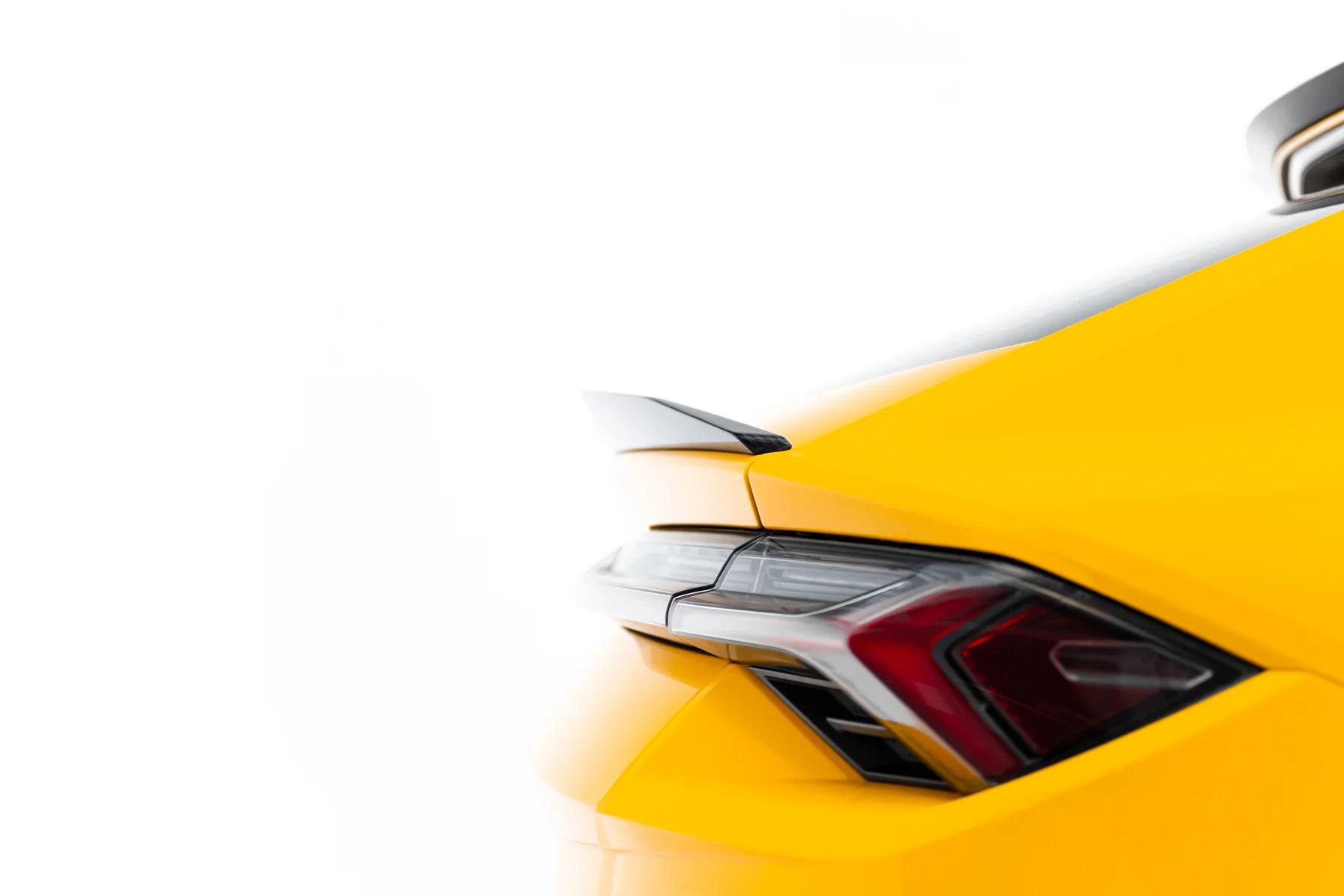Prepreg Carbon Fiber Tailgate Spoiler (Lower) Lamborghini Urus Mk 1