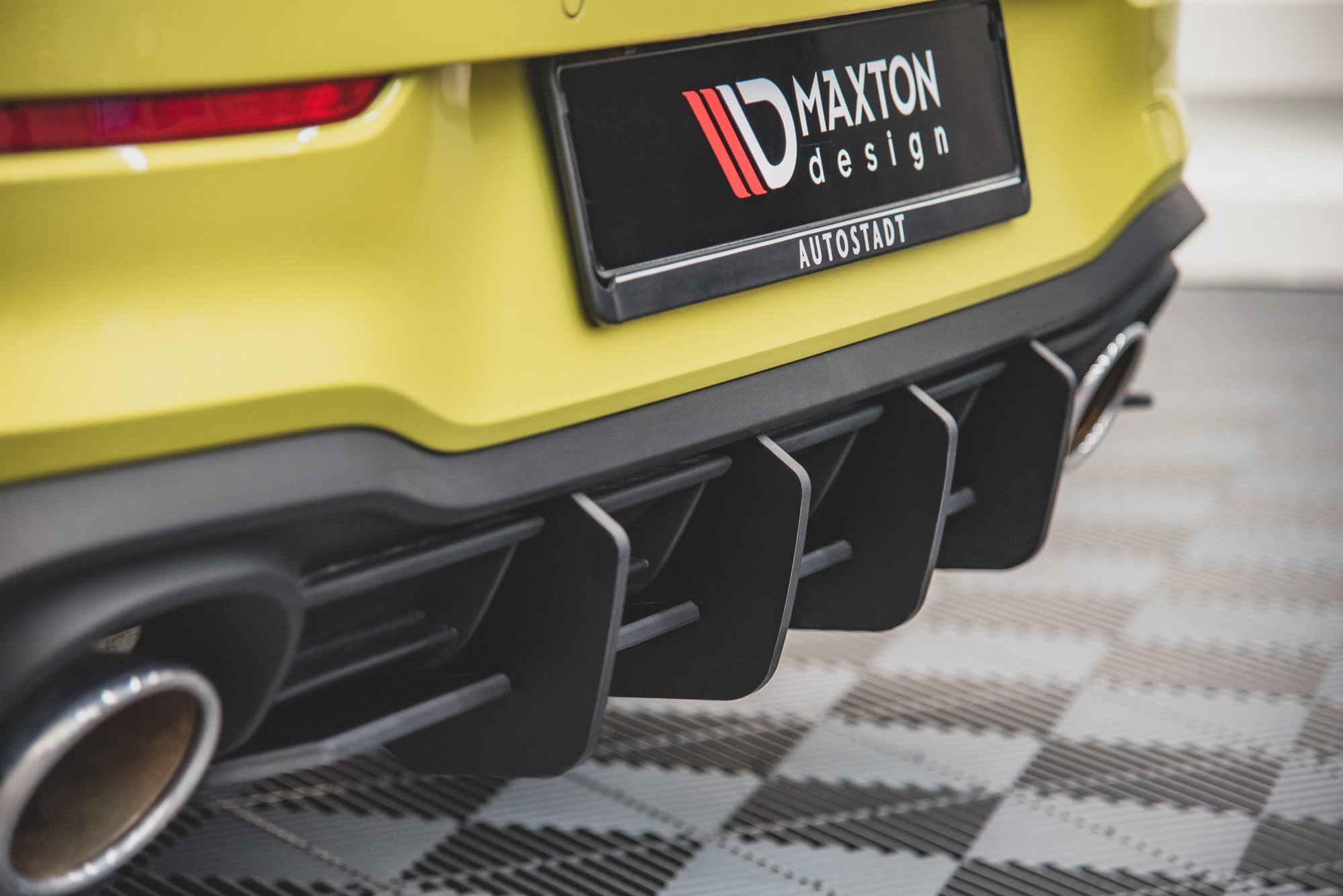 Street Pro Heckschürze Heck Ansatz Diffusor V.1 passend für VW Golf 8 GTI Clubsport schwarz-rot