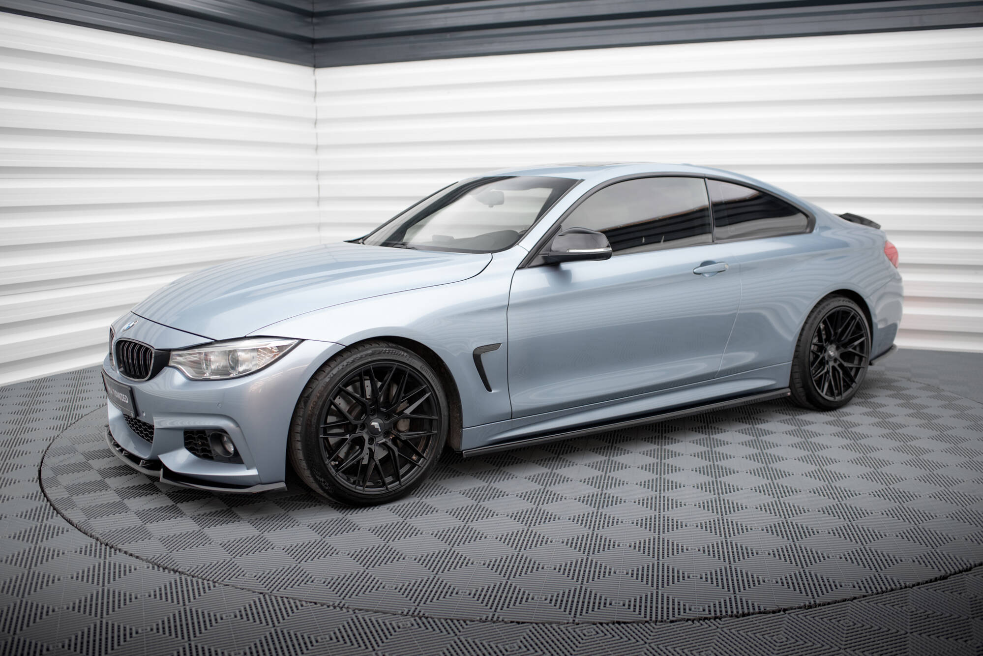 Street+ Seitenschweller Leisten V.3 passend für BMW 4er Coupe / Gran Coupe / Cabrio M-Paket F32 / F36 / F33 schwarz Hochglanz