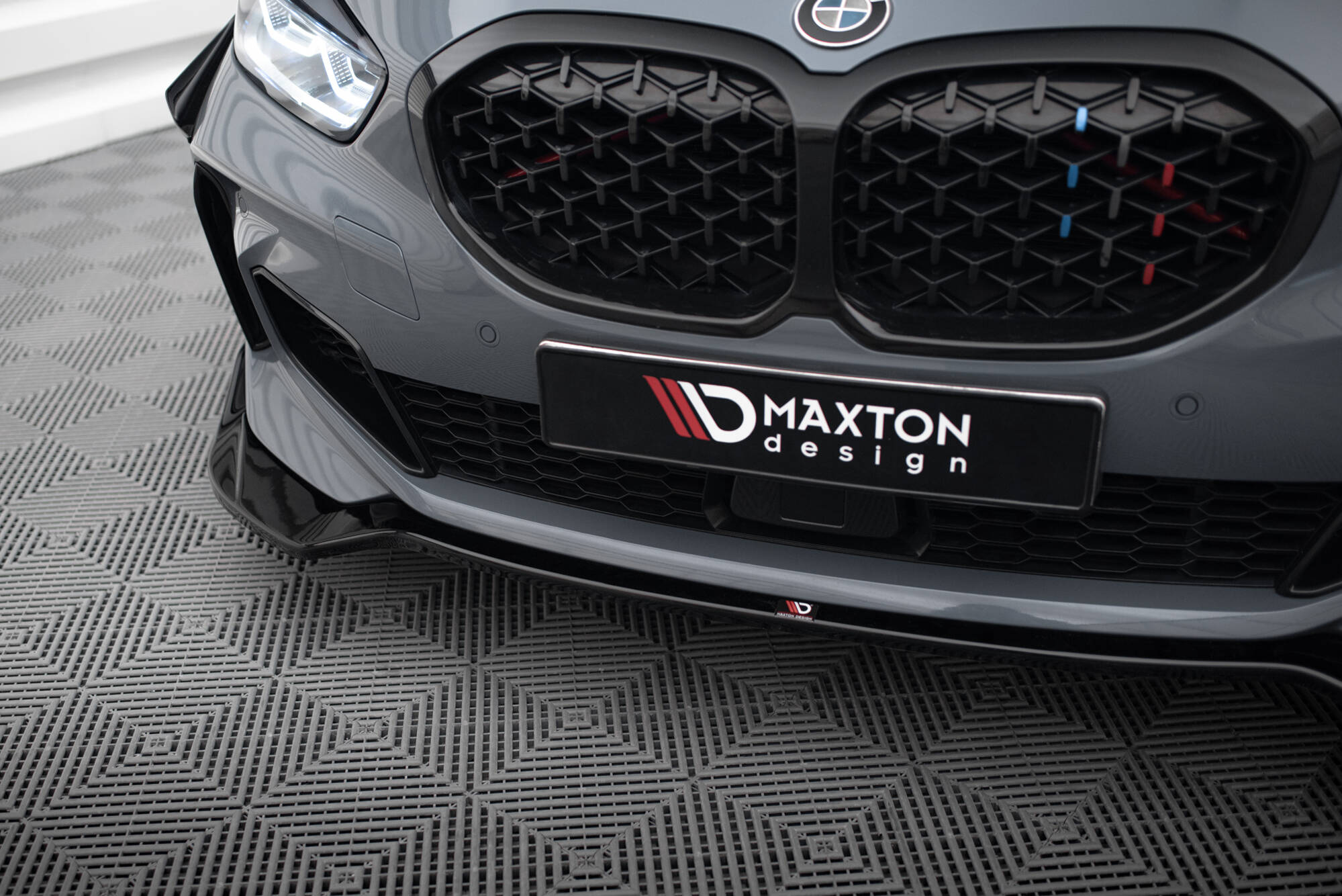 Front Ansatz V.5 für BMW 1er M-Paket / M135i / 128ti F40 schwarz Hochglanz