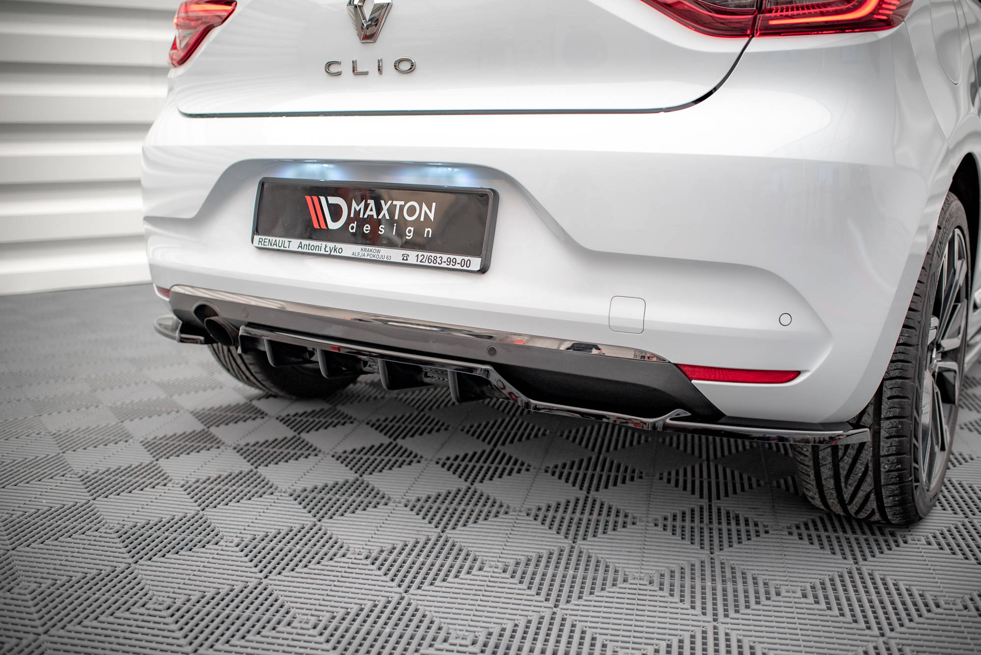 Street+ Mittlerer Diffusor RACE Heck Ansatz passend für Renault Clio Mk5 schwarz Hochglanz