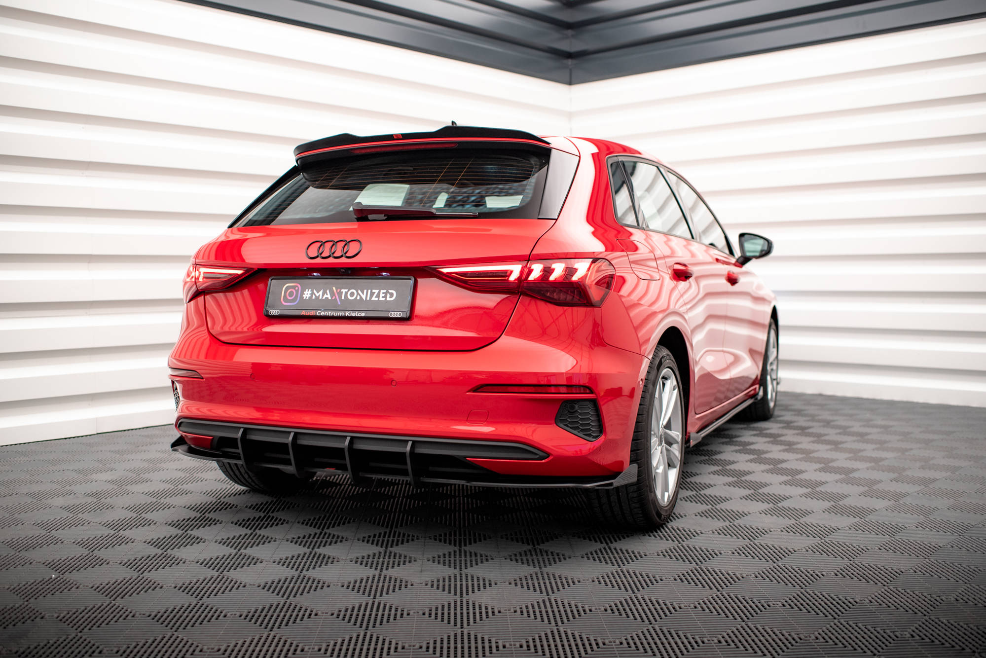 Street Pro Heck Ansatz Diffusor + Flaps passend für Audi A3 Sportback 8Y schwarz Hochglanz