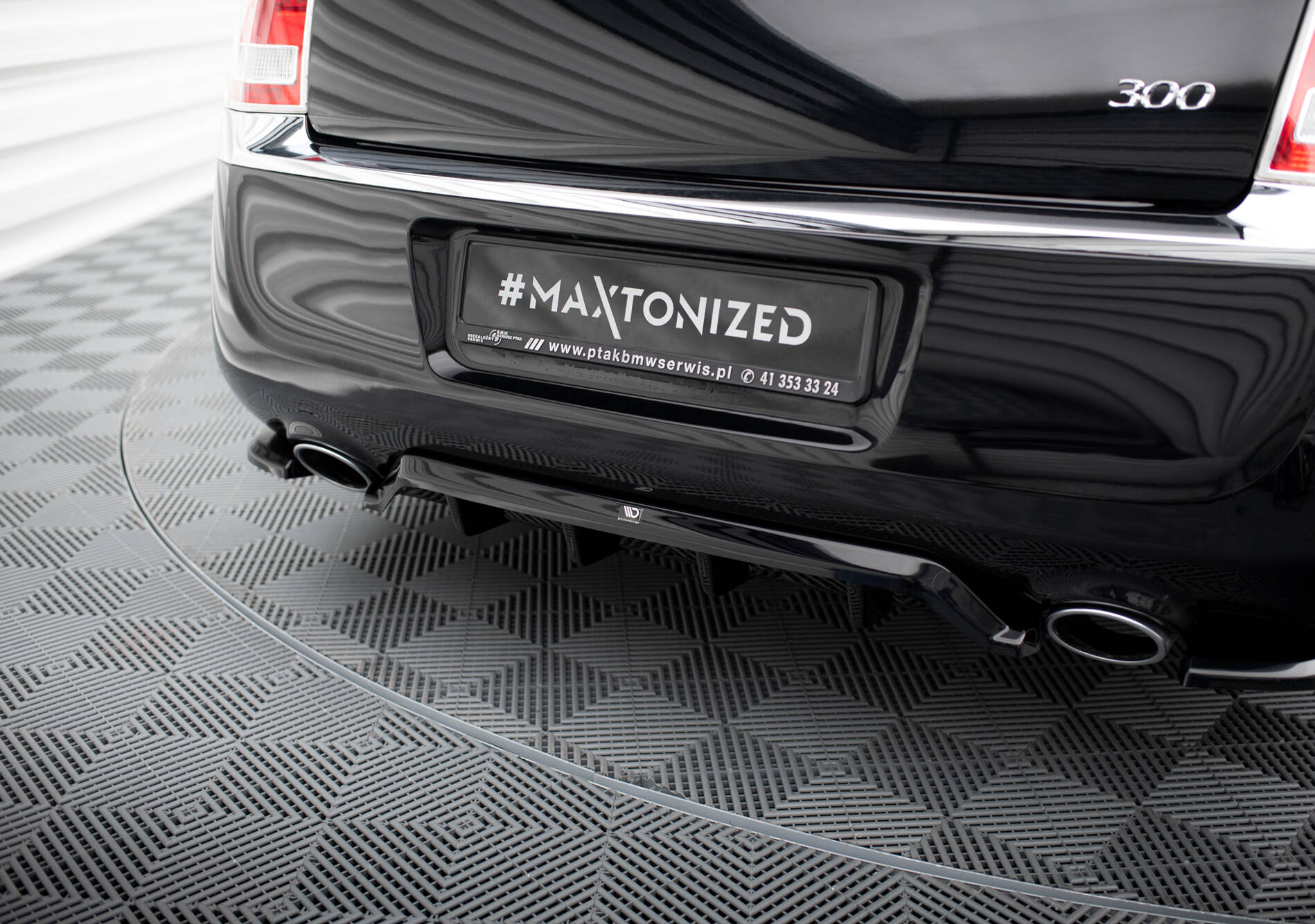 Diffusor Heckansatz passend für Chrysler 300 Mk2 schwarz Hochglanz