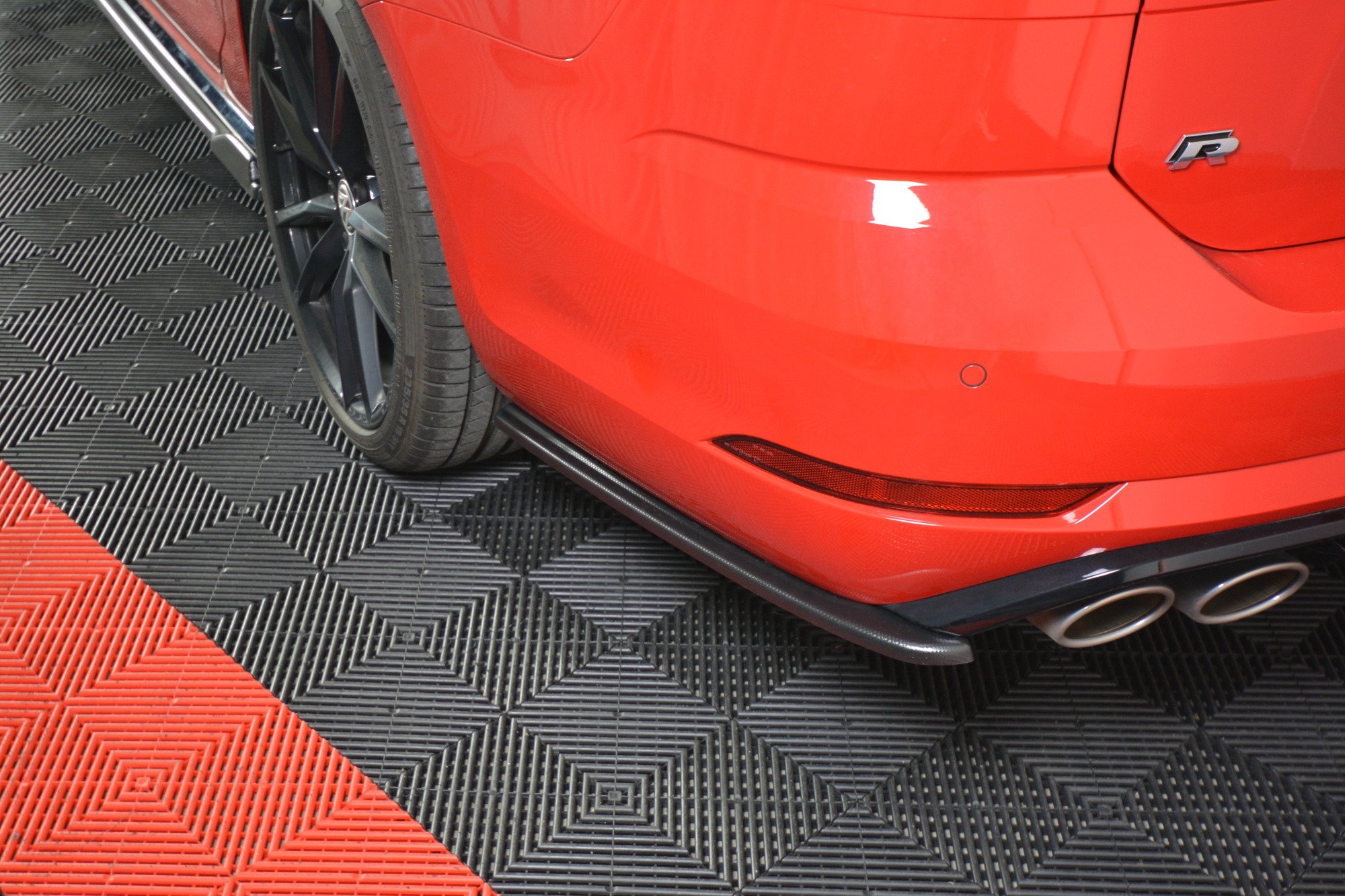 Heck Ansatz Flaps Diffusor V.1 für VW GOLF 7 R VARIANT FACELIFT schwarz Hochglanz