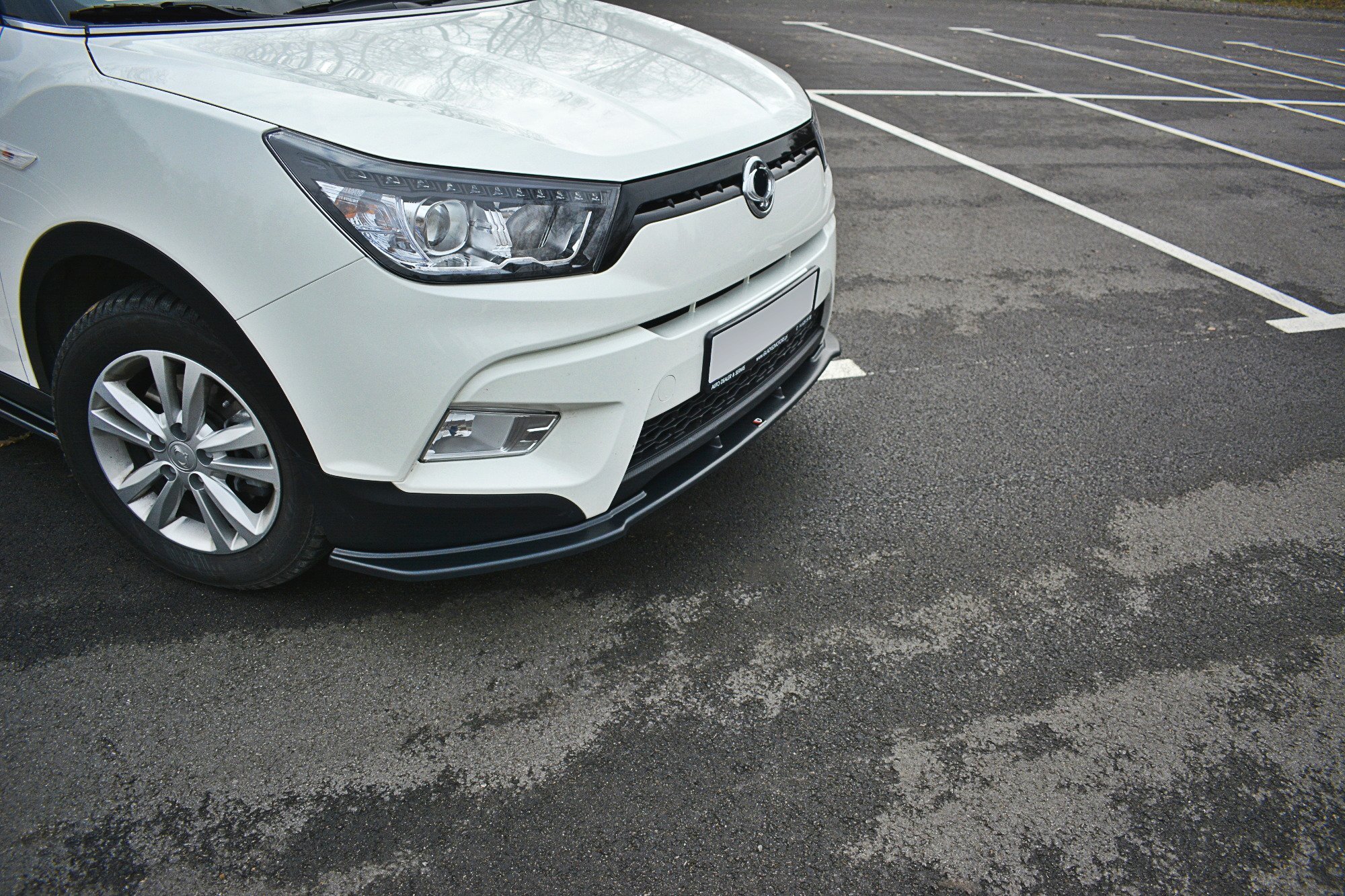 Frontlippe V.1 passend für SSANGYONG TIVOLI schwarz Hochglanz