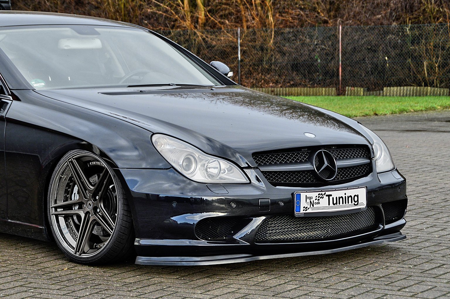 CUP Frontspoilerlippe für CLS 219 CLS55 AMG CLS 63AMG Bj. 2004-2010 Schwarz Matt