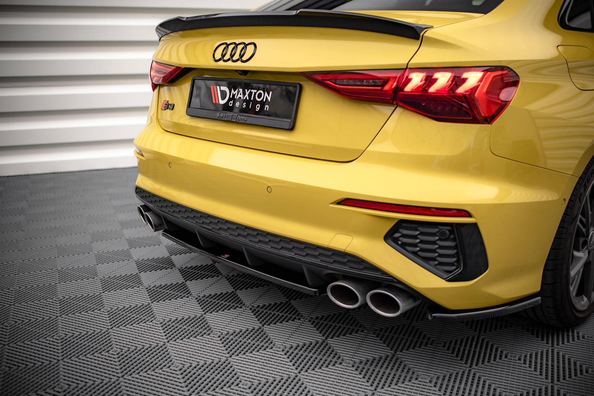 Street+ Mittlerer Diffusor Heck Ansatz passend für Audi S3 Limousine 8Y schwarz Hochglanz