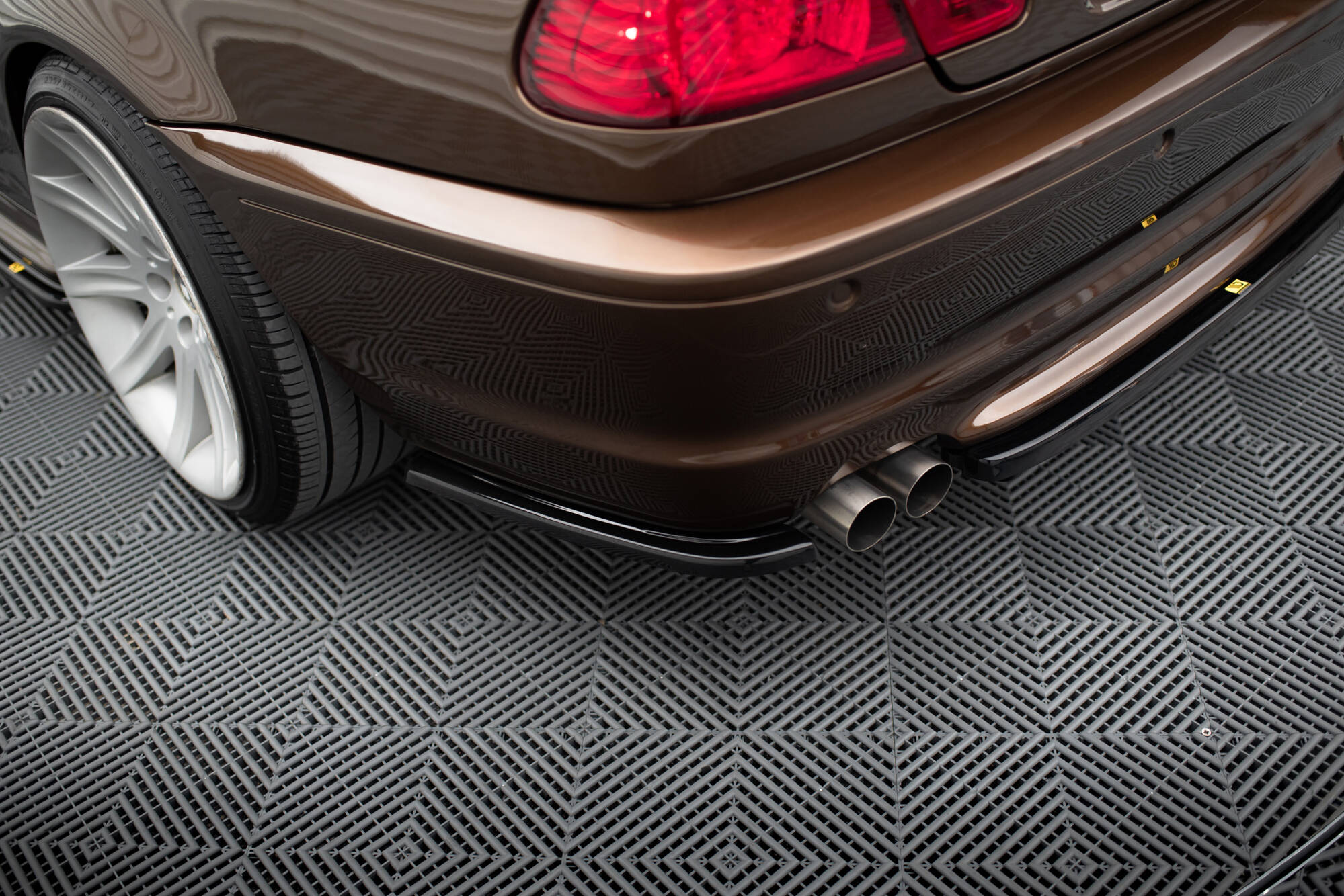 Heck Ansatz Flaps Diffusor für BMW 3er M-Paket Coupe E46 schwarz Hochglanz