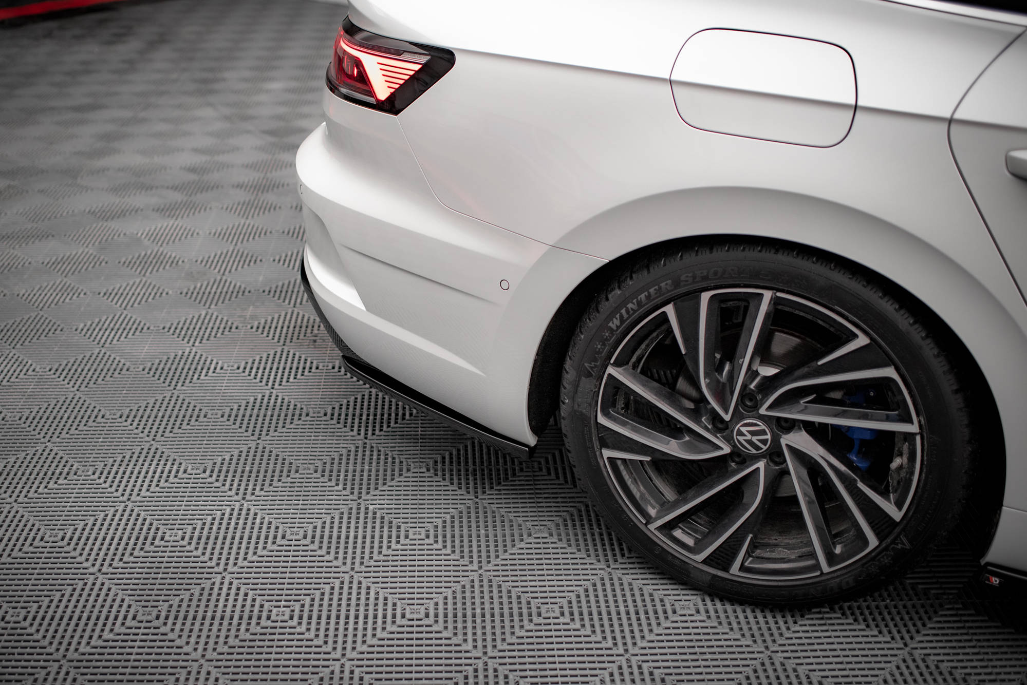 Street+ Heck Ansatz Flaps passend für VW Arteon R Limousine / Shooting Brake Mk1 FL schwarz Hochglanz