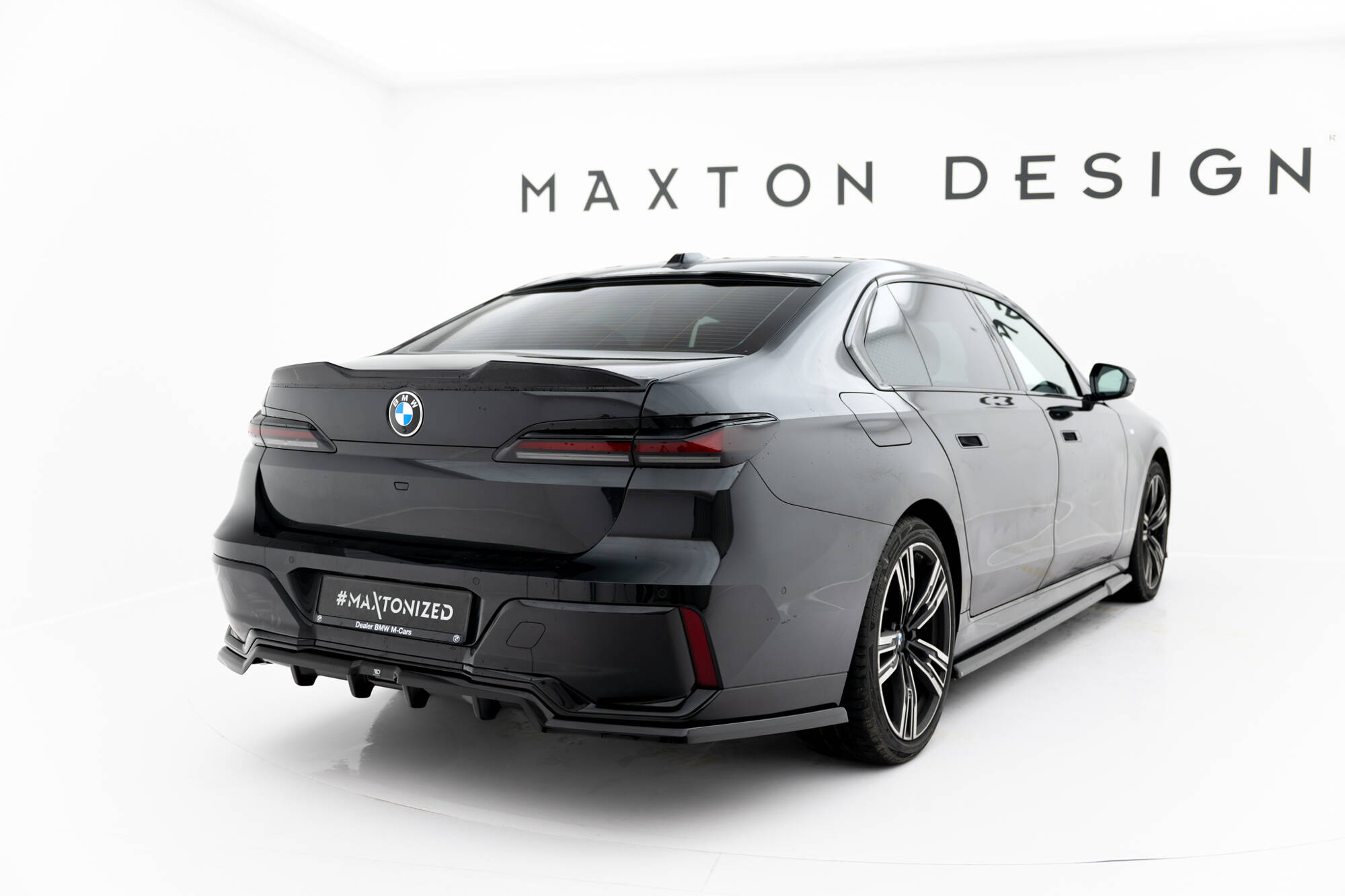 Street+ Mittlerer Diffusor RACE Heck Ansatz passend für BMW 7 M-Paket G70 schwarz Hochglanz