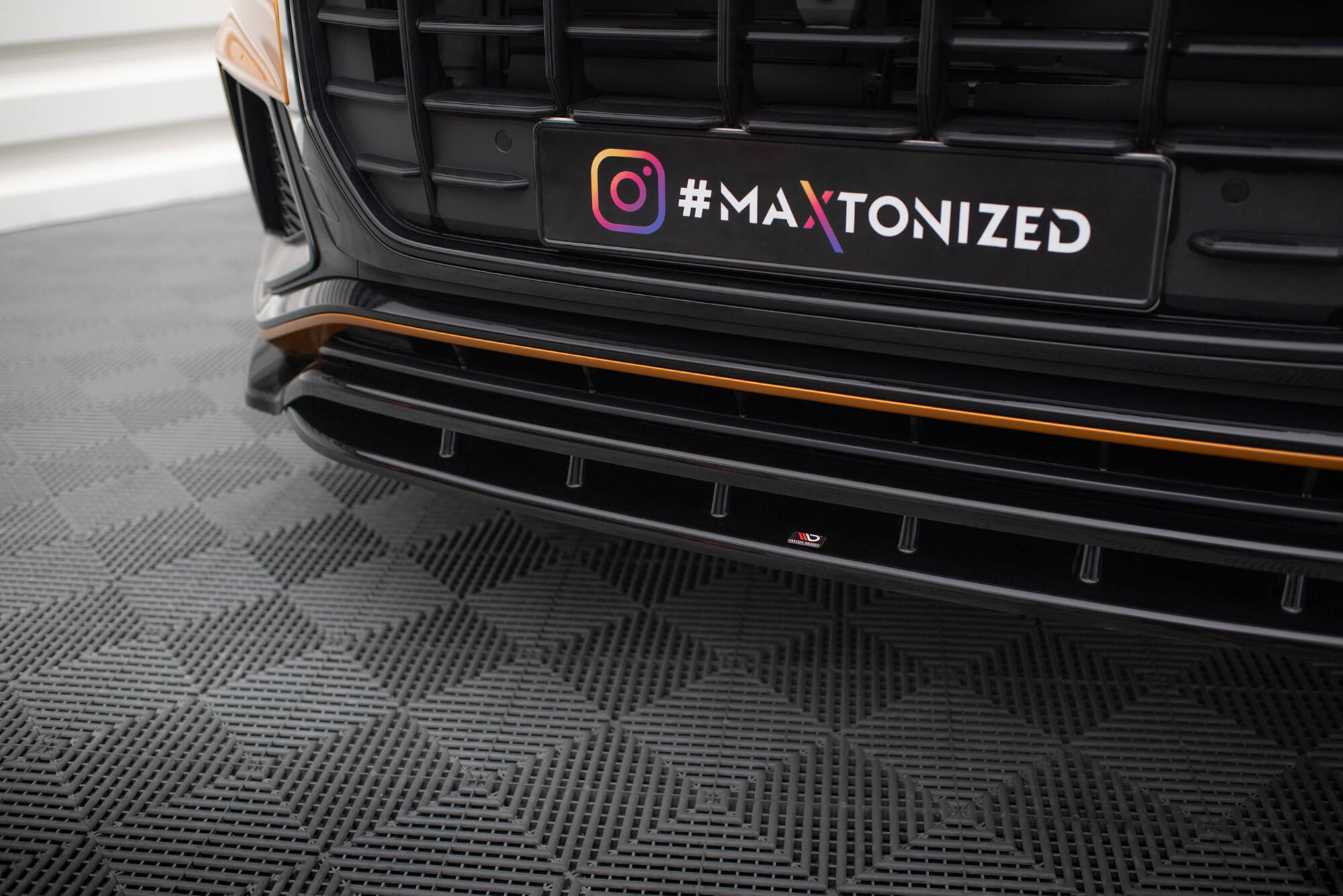 Front Ansatz für V.1 Audi Q8 S-line / SQ8 Mk1 schwarz Hochglanz