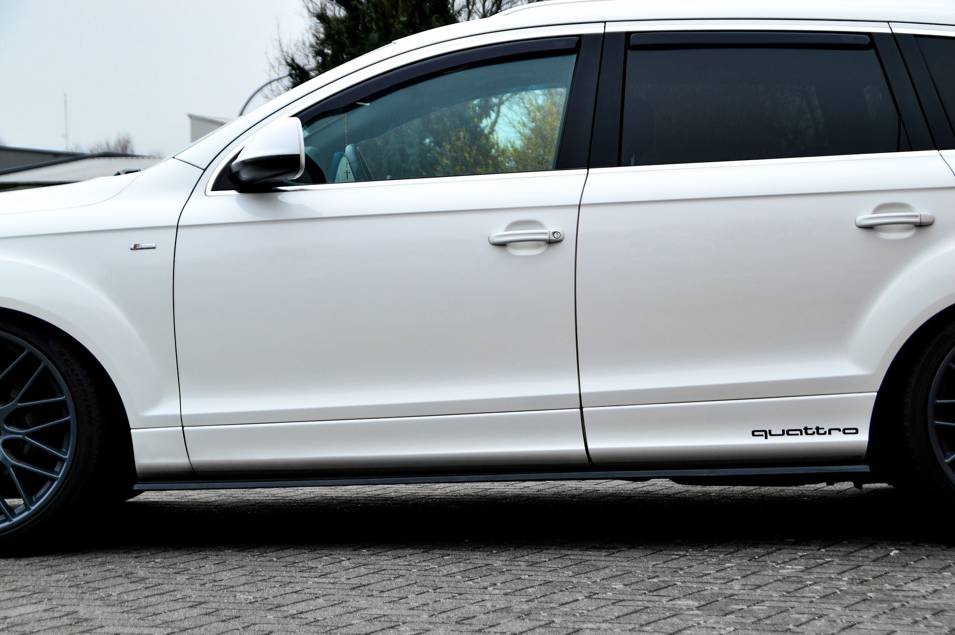 Cup Seitenschweller Satz für Audi Q7 4L mit S-Line aus ABS Schwarz Matt