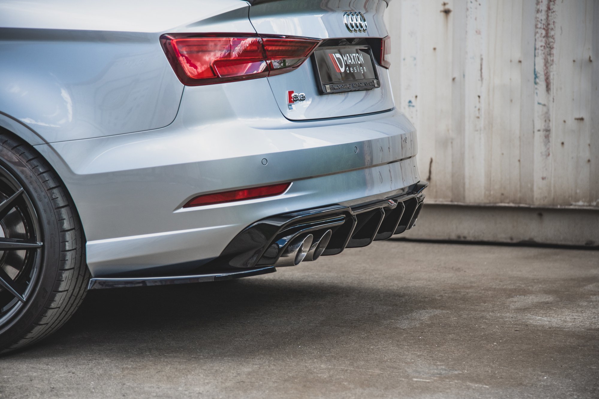 Heck Ansatz Flaps Diffusor V.2 für Audi S3 Limousine 8V Facelift schwarz Hochglanz