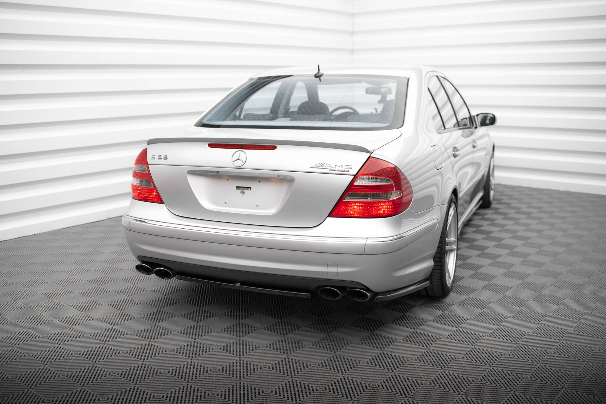 Street+ Mittlerer Diffusor Heck Ansatz passend für Mercedes E 55 AMG W211 schwarz Hochglanz