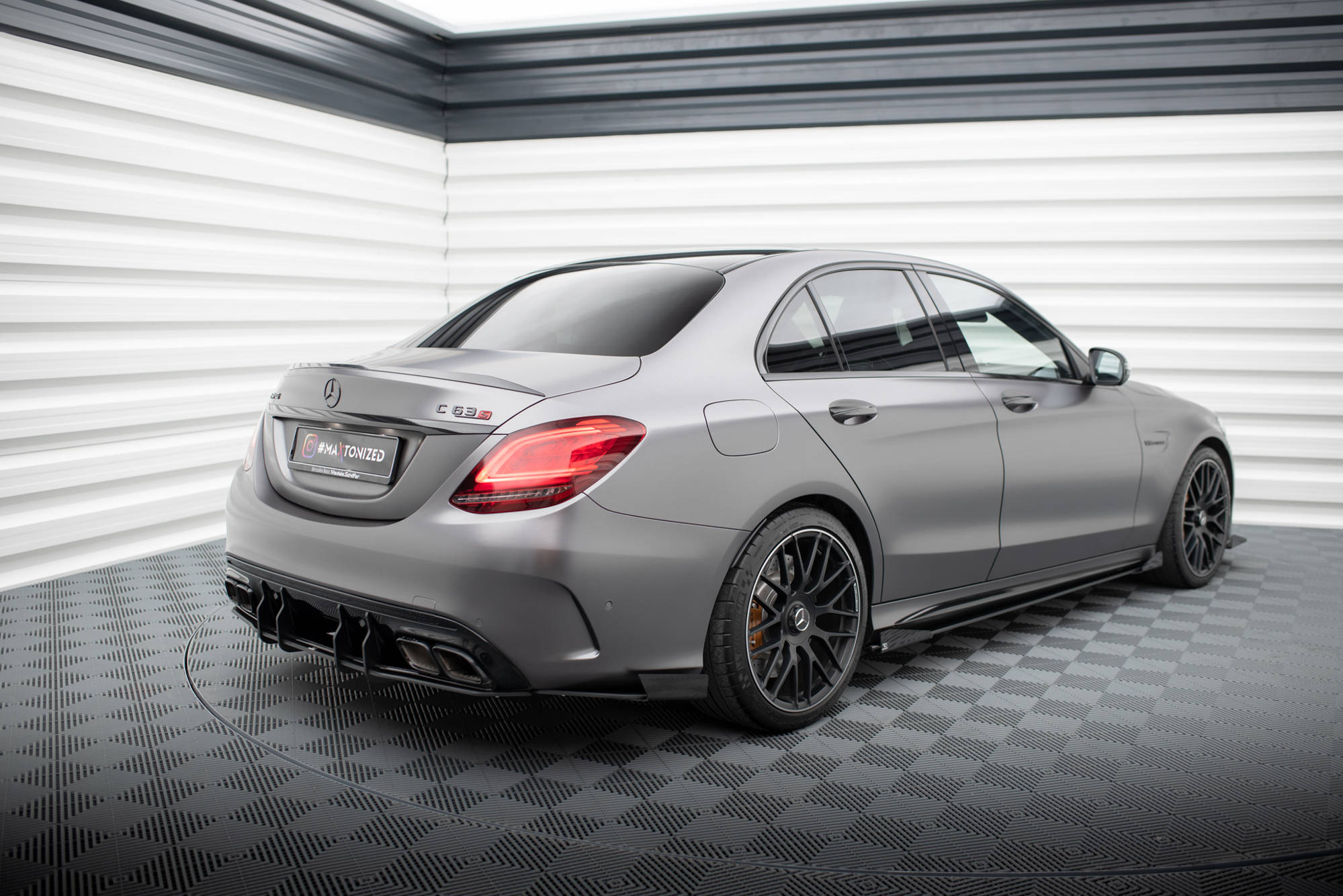 Street Pro Heck Ansatz Flaps passend für Mercedes-AMG C63 Limousine / Kombi W205 FL rot+ Hochglanz Flaps