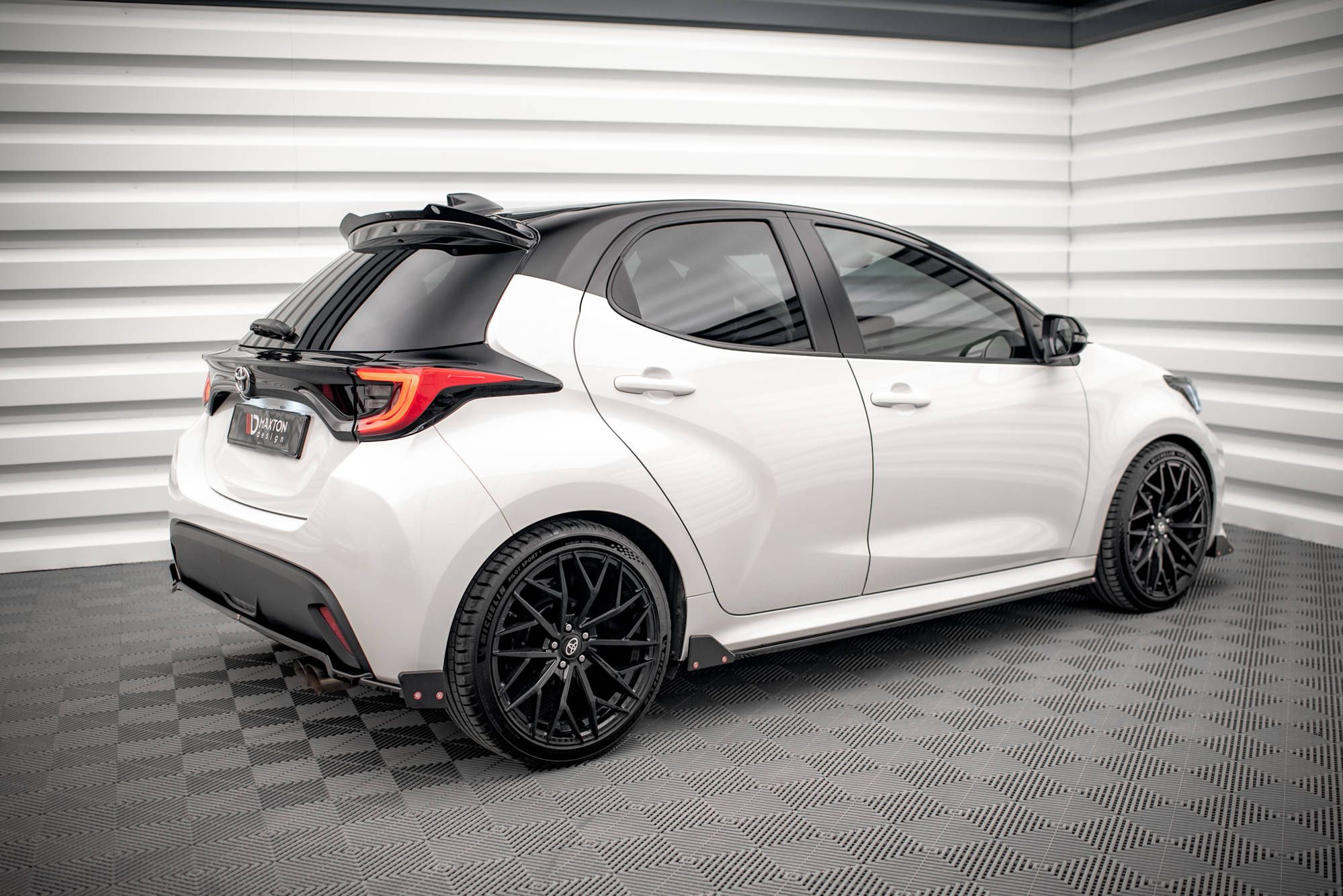 Street+ Seitenschweller Leisten V.1 + Flaps passend für Toyota Yaris Mk4