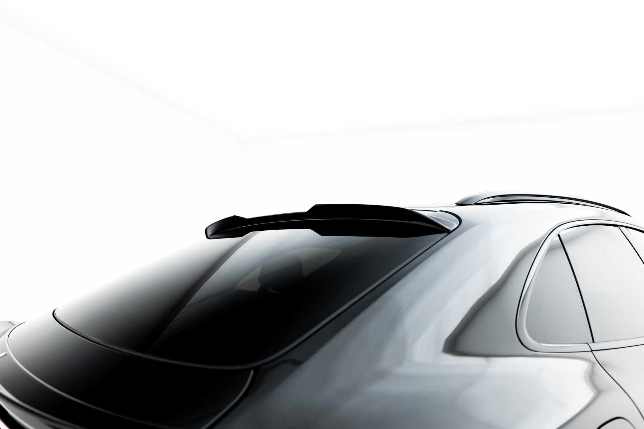 Oberer Heck Spoiler Aufsatz Abrisskante passend für Porsche Macan EV Mk1 schwarz Hochglanz