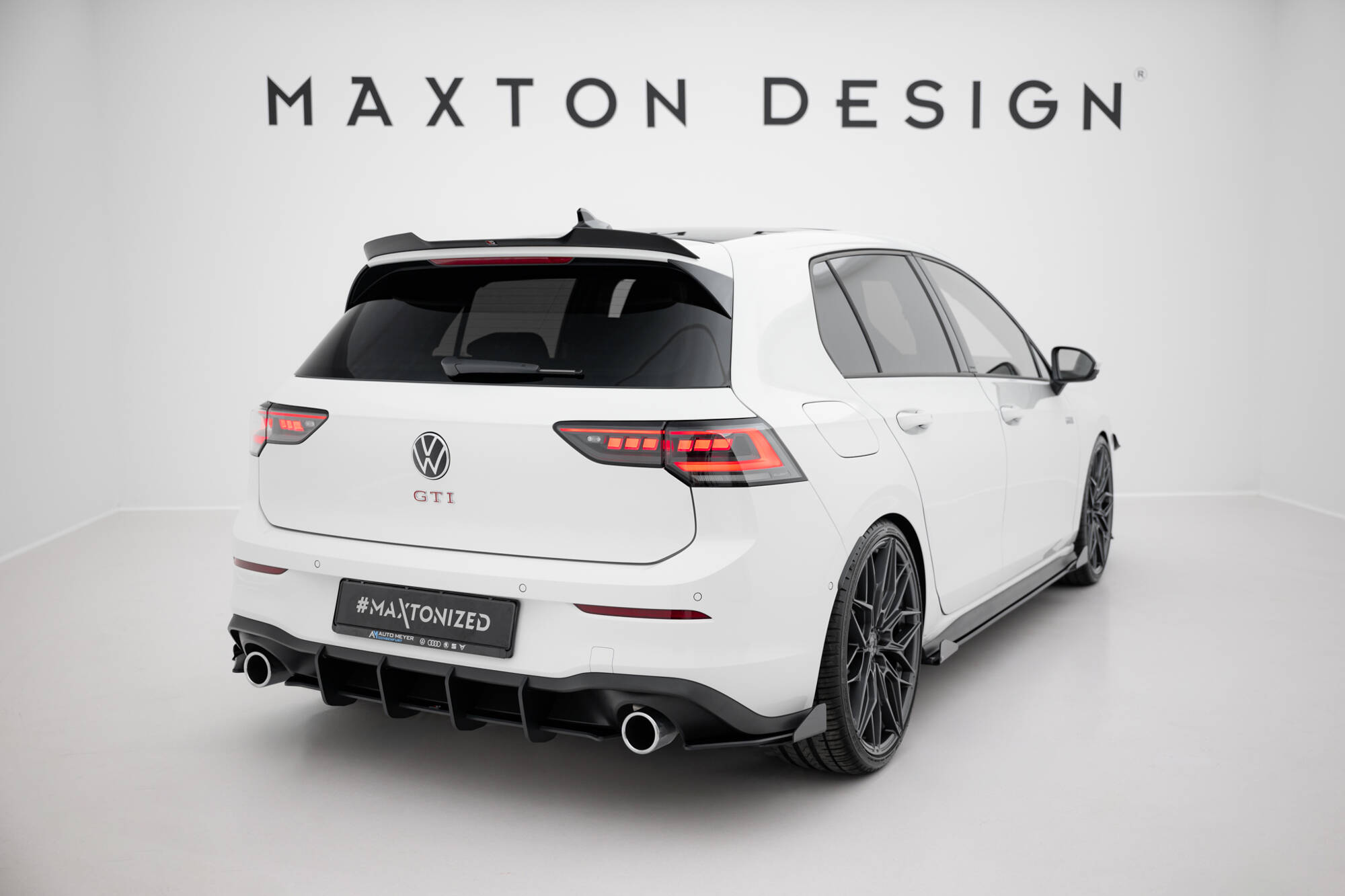 Street Pro Heck Ansatz Flaps passend für VW Golf GTI / GTE Mk8 schwarz Hochglanz