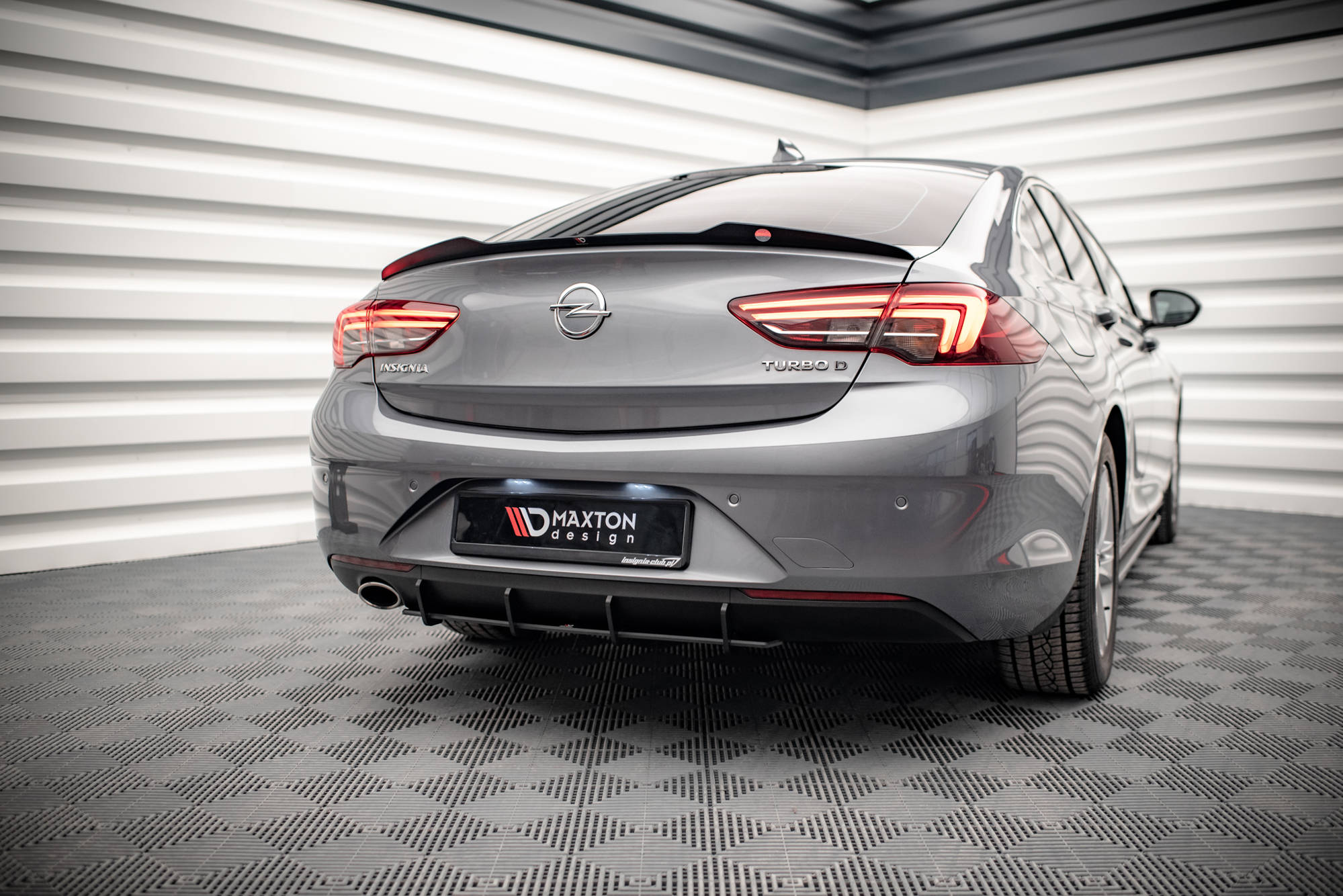 Street Pro Heckschürze Heck Ansatz Diffusor passend für Opel Insignia Mk2 schwarz-rot