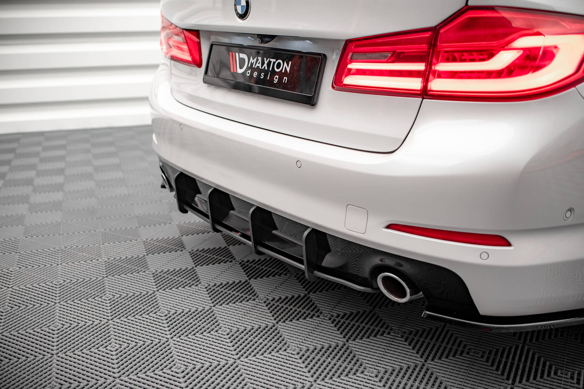 Street Pro Heckschürze Heck Ansatz Diffusor passend für BMW 5er G30 rot