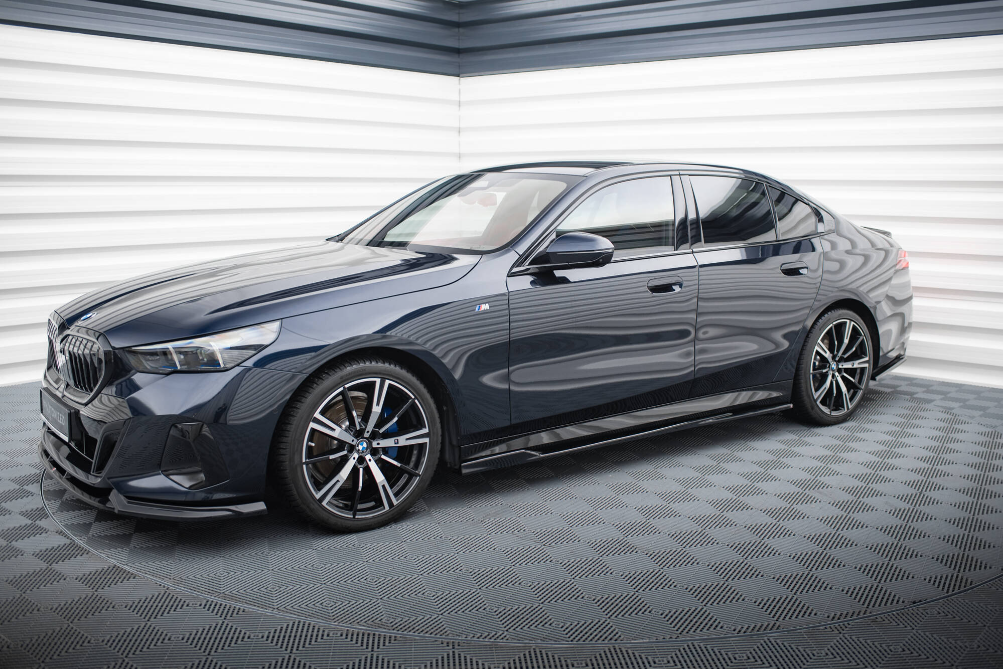 Street+ Seitenschweller Leisten V.2 passend für BMW 5er M-Paket Limousine / Touring G60 / G61 schwarz Hochglanz