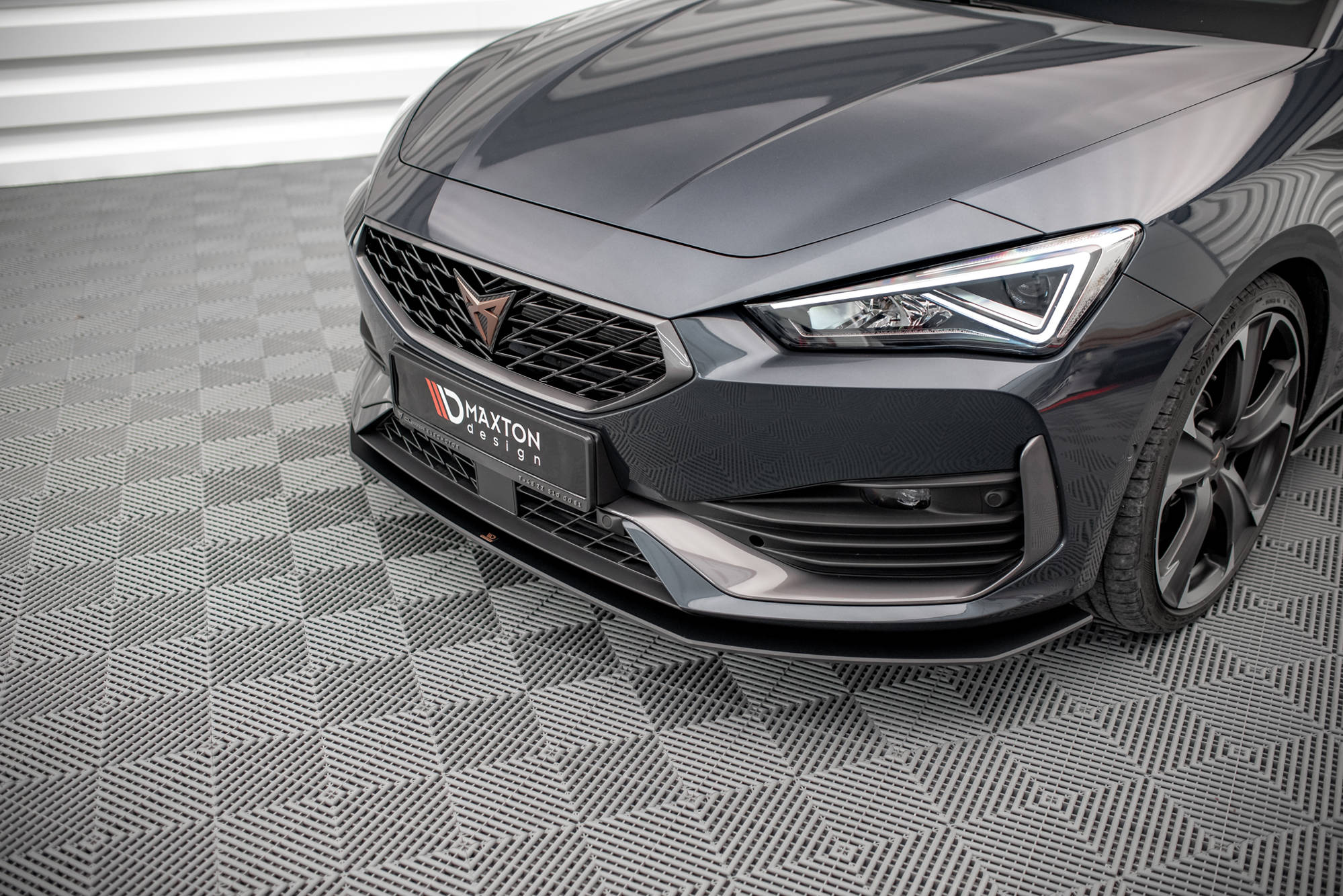 Frontlippe passend für CUPRA Leon roter Kern