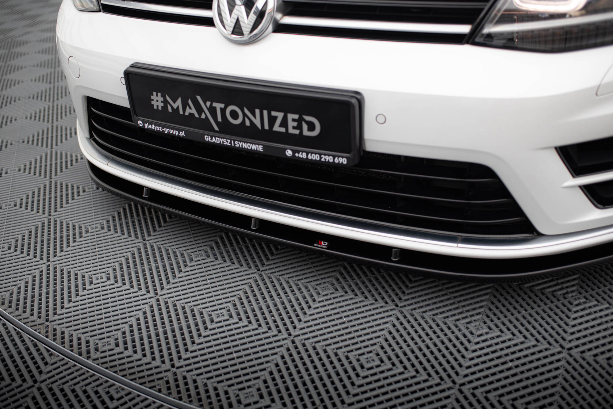 Front Ansatz V.1 für VW Golf R / R-Line Mk7 schwarz Hochglanz