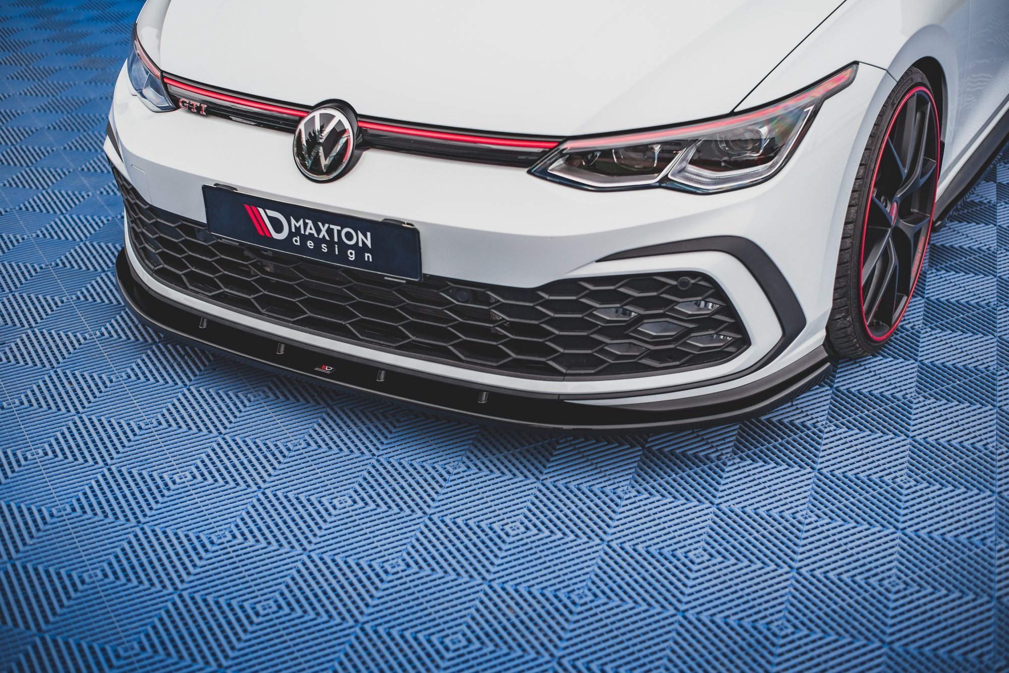 Street+ Spoilerlippe Front Ansatz passend für VW Golf GTI / GTE / GTD / R-Line Mk8 schwarz Hochglanz