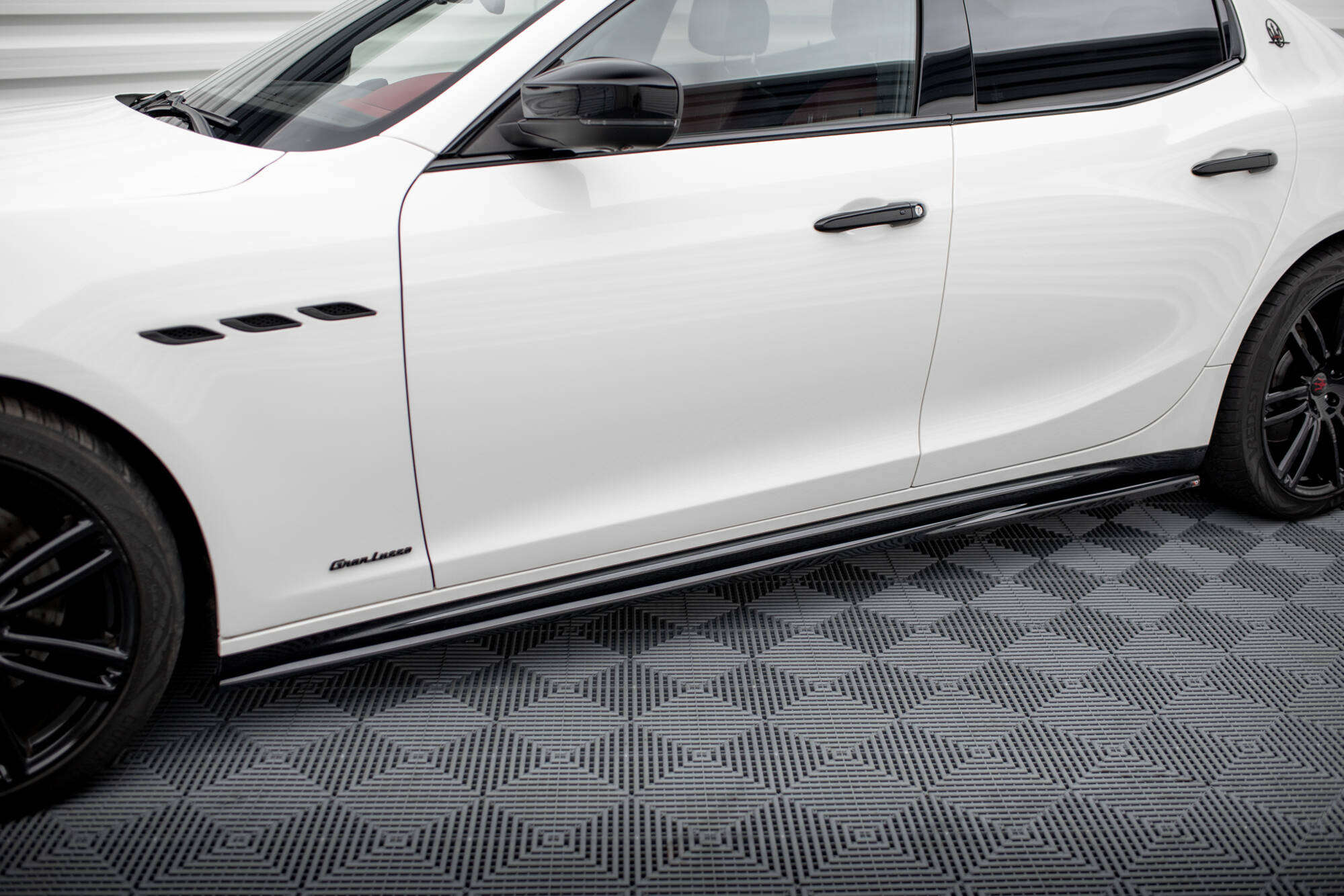 Seitenschweller Ansatz Paar passend für Maserati Ghibli Modena Mk3 FL schwarz Hochglanz