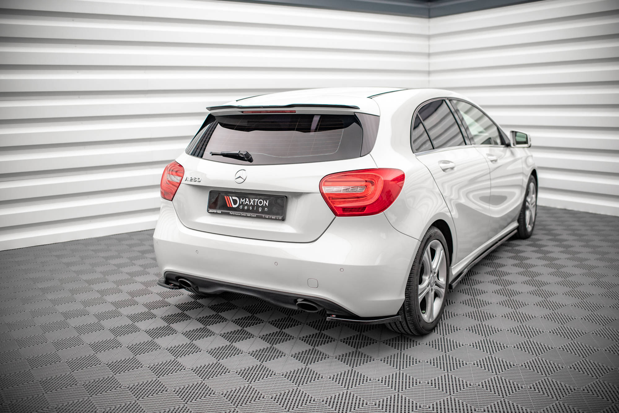 Street+ Heck Ansatz Flaps V.2 passend für Mercedes A W176 schwarz Hochglanz