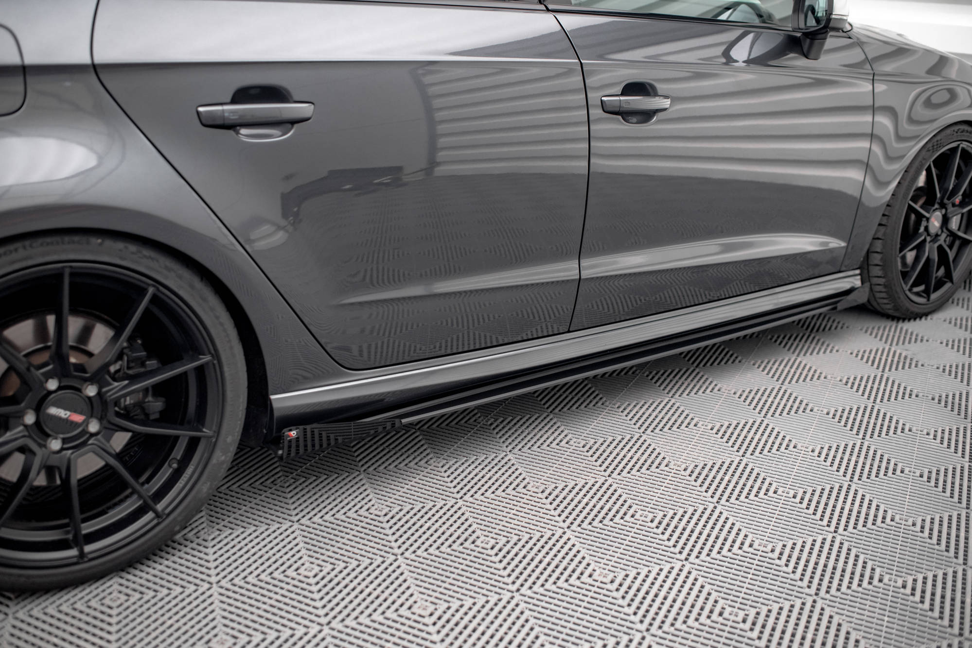 Street Pro Seitenschweller Leisten passend für Audi S3 Sportback 8V FL rot+ Hochglanz Flaps